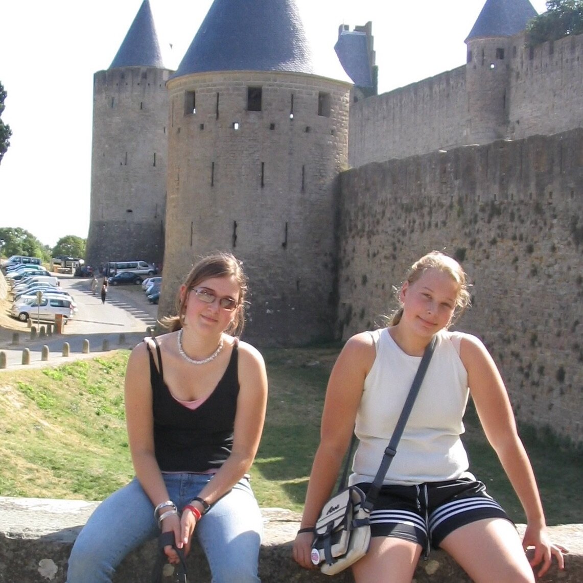 Memories of travel past 🌎 ! Here are some pics from our favourite trips (and some less favourite fashion choices 😜 ).

🇫🇷: Carcasonne &bull; 🏴󠁧󠁢󠁳󠁣󠁴󠁿: Applecross &bull; 🇯🇵: Kamakura &bull; 🇪🇨: San Cristobal &bull; 🇲🇽: Bucerias &bull; 