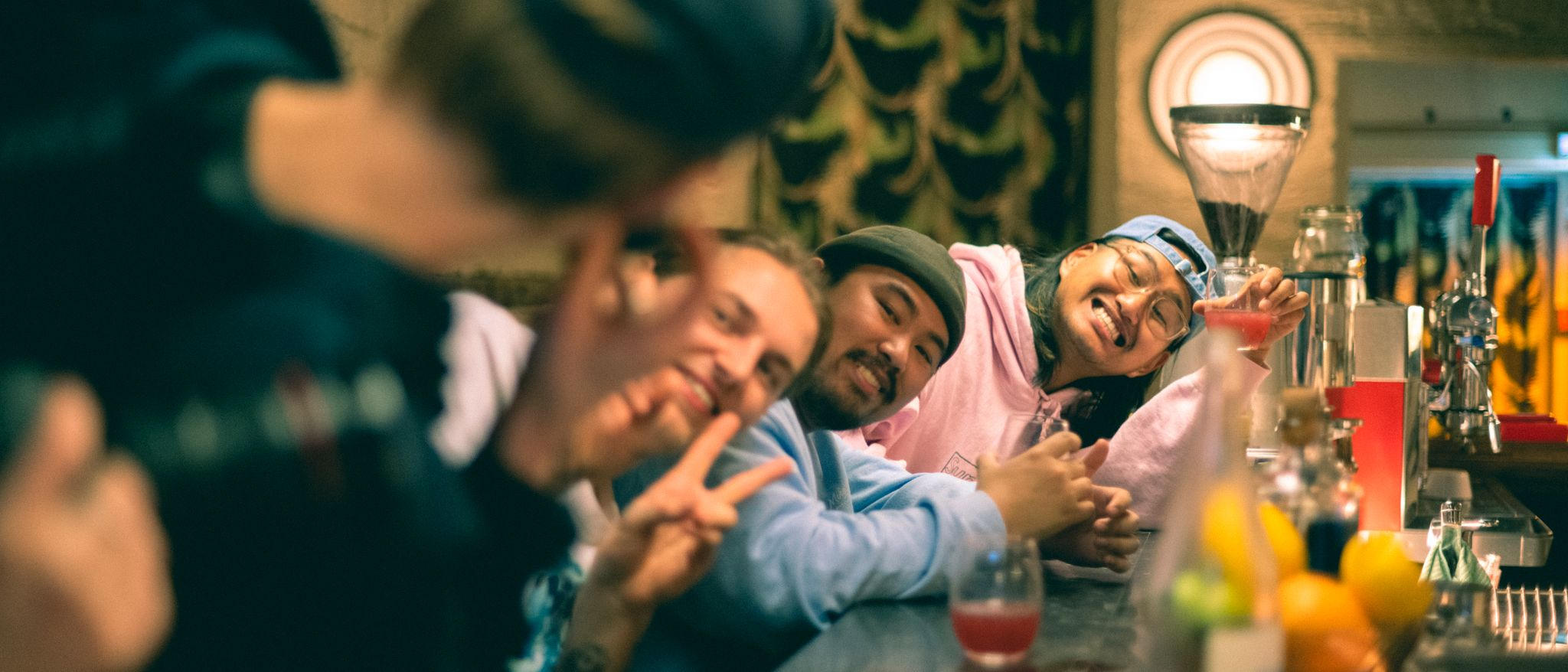 Vi ga kokken og kompisene hans 6000 kroner. Oppdrag: Vis oss det beste av byen.