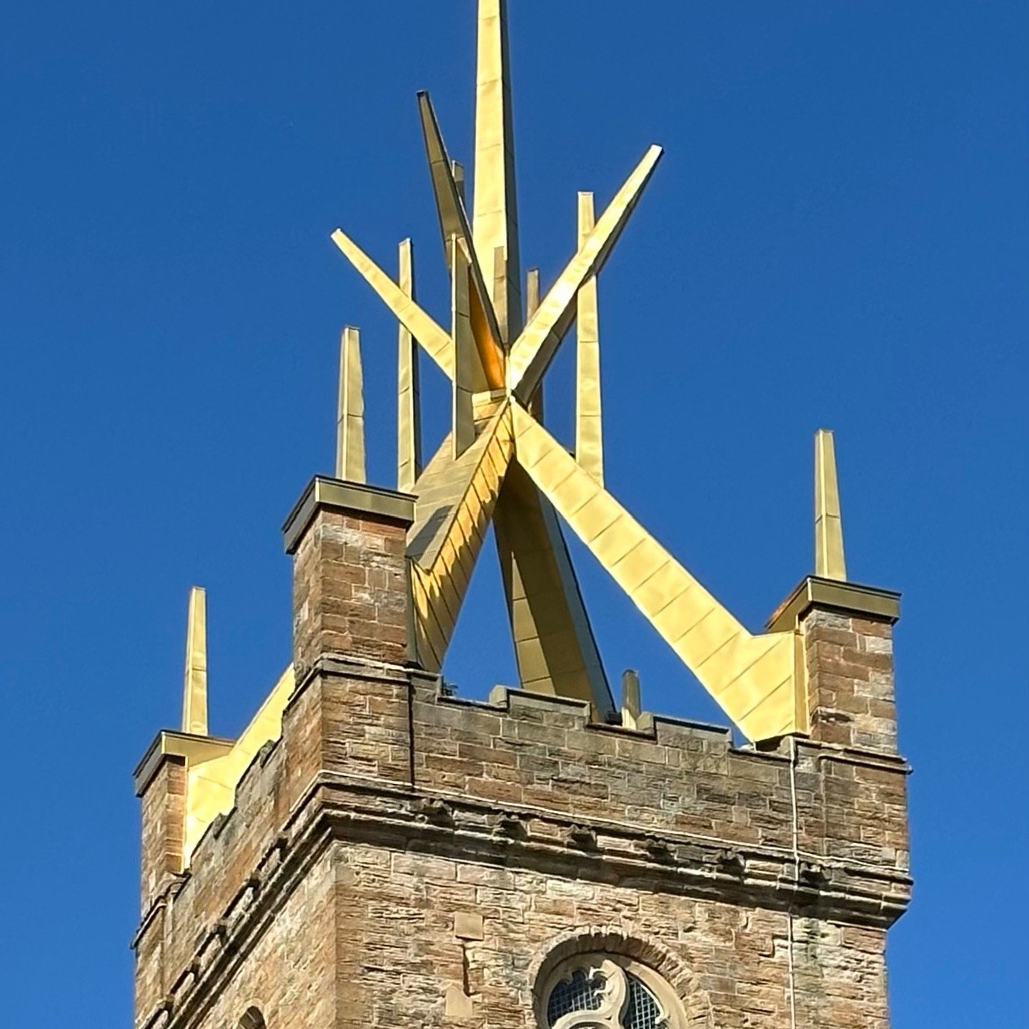 Hello Linlithgow&hellip;..the splendid St Michael&rsquo;s Parish Church recently refurbished gleaming golden spire, which proudly dominates the skyline of the royal burgh. The church is where Our Mary Queen of Scots was baptised shortly following her