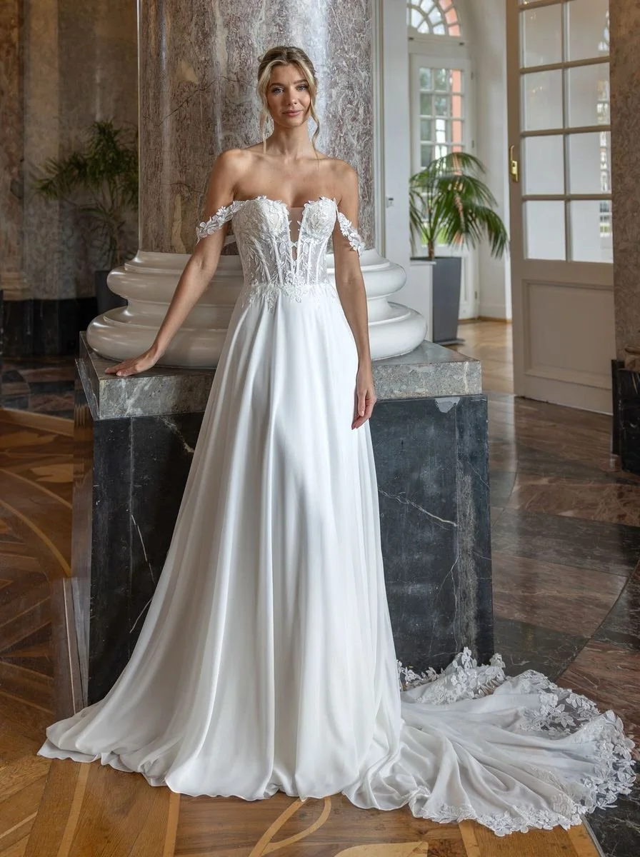 Fließende A-Linie mit Offshoulder-Ärmeln und Chiffonrock