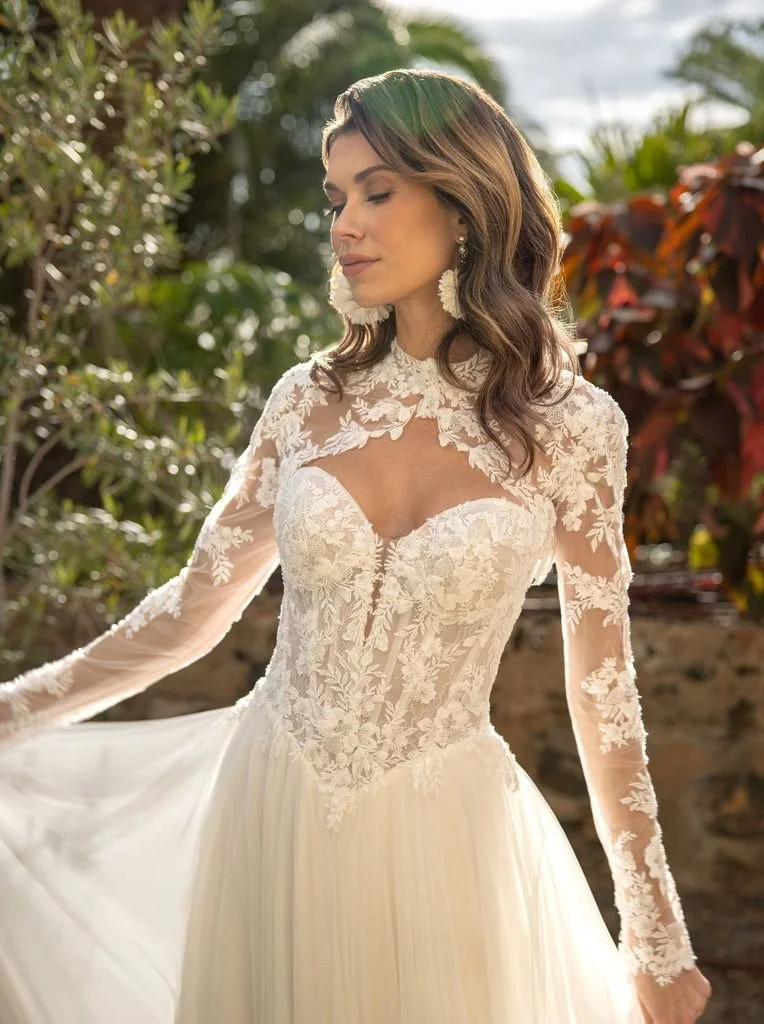Fließende A-Linie mit Corsage, Chiffonrock und abnehmbarem Jäckchen Diane Legrand