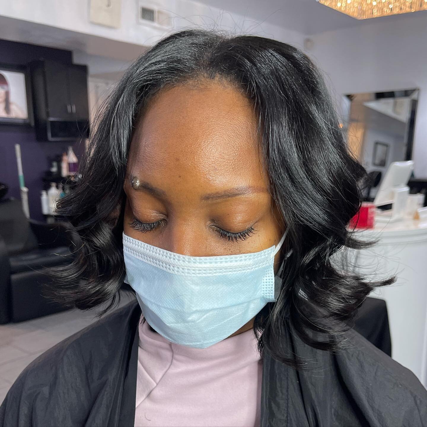 Check out this natural seamless middle part  sew in by @reinvent_you  #dchairstylist #dmvhairsalon #dc #dmv #thecutlife #dmvstylist #dmvsalon #dmvhairstylist #cut #color #celebritystylist #picoftheday #naturalhair #reinventyou #lifestylechange #total