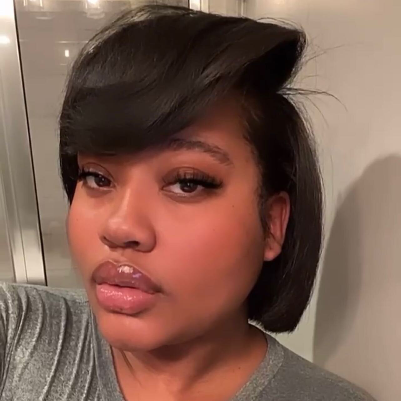 Get into this bomb bob with this deep side part by @code.glam Check her out book her!! #dchairstylist #dmvhairsalon #dc #dmv #thecutlife #dmvstylist #dmvsalon #dmvhairstylist #cut #color #celebritystylist #picoftheday #naturalhair #reinventyou #lifes