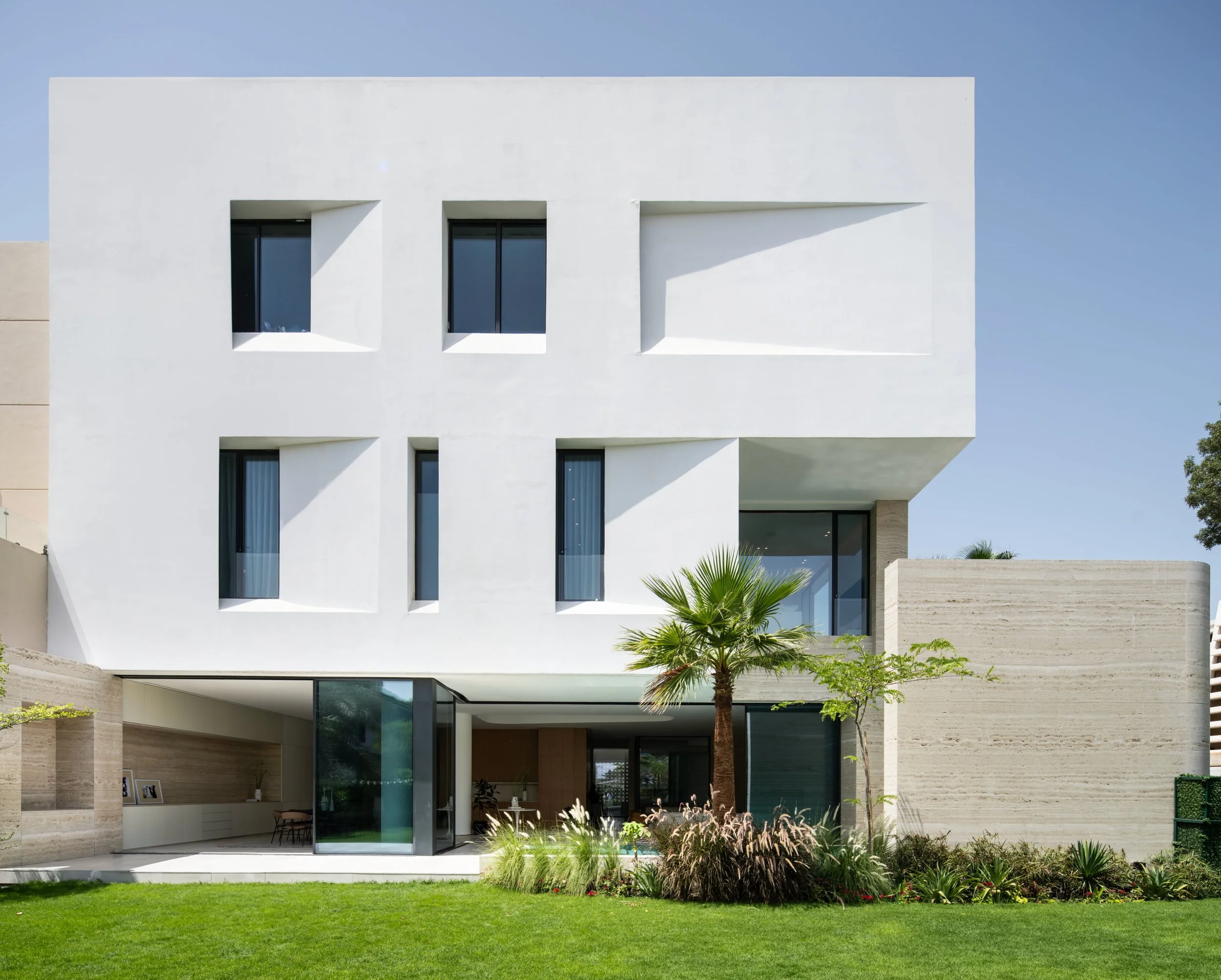 ALHUMAIDHI ARCHITECTS FAYE VILLA KUWAIT p 150525 0407 EDITED.jpg
