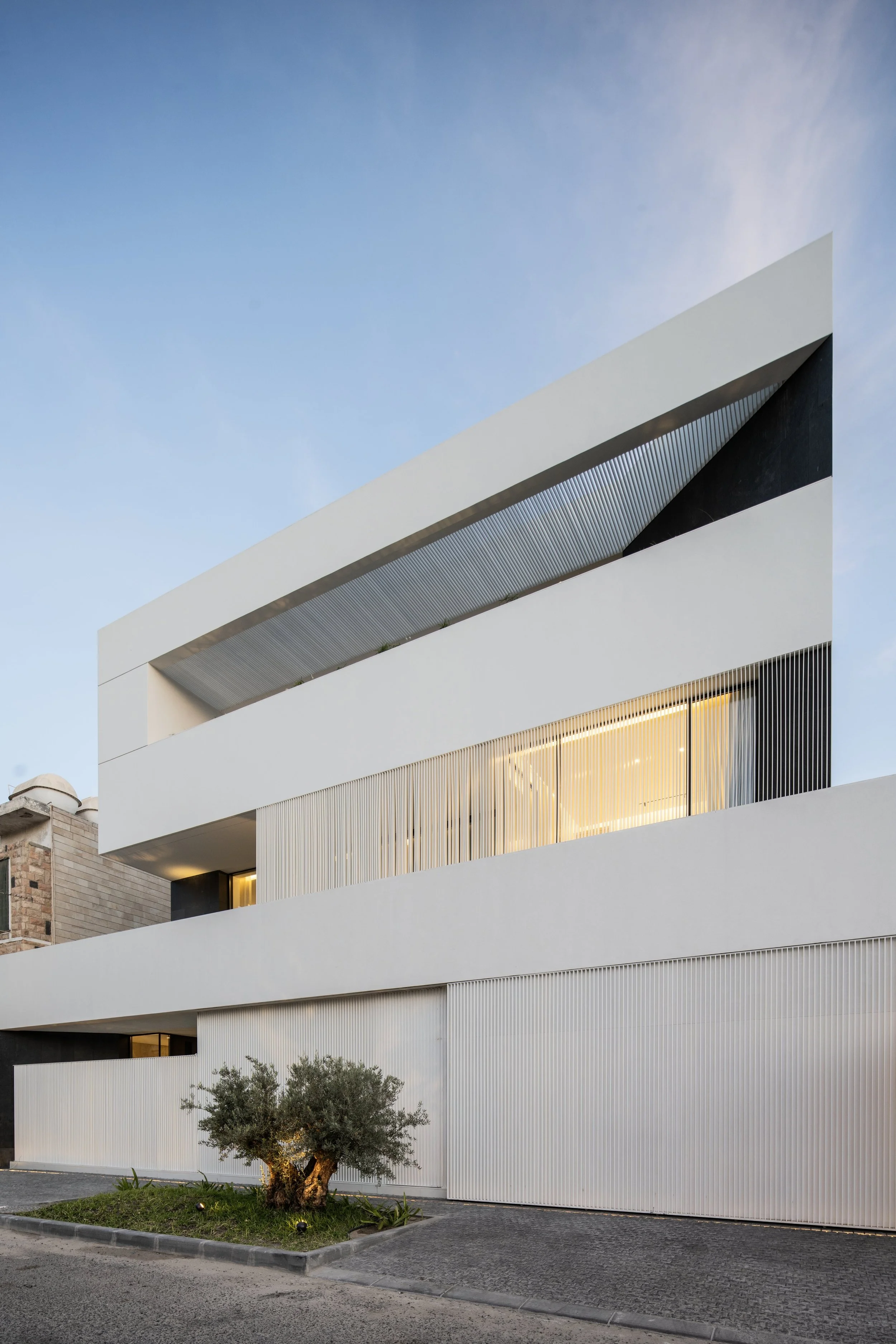 ALHUMAIDHI ARCHITECTS WHITE HOUSE KUWAIT 170525 0225 EDITED.jpg
