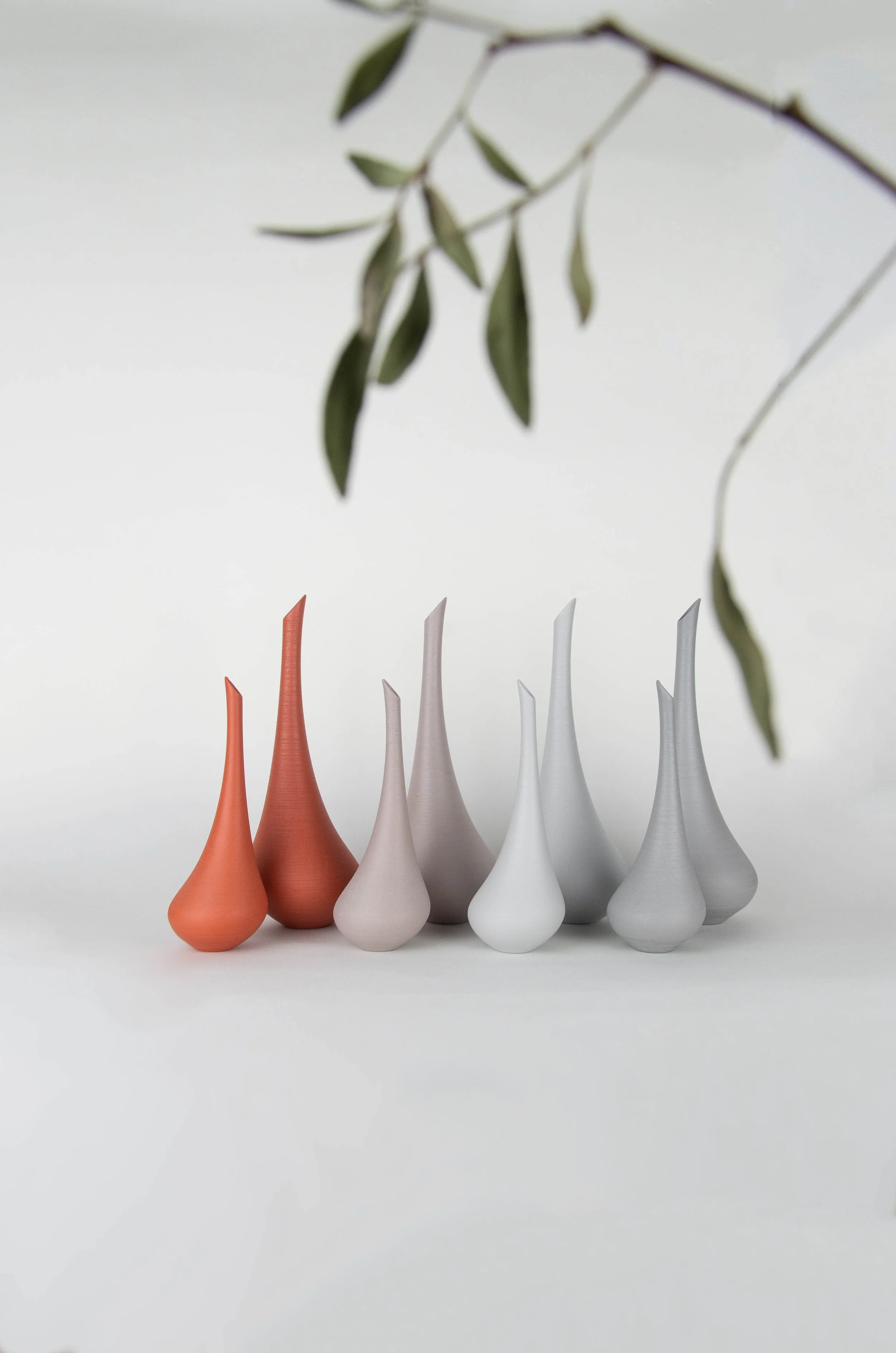 Ensemble de deux soliflores LACRIMA Petit et Moyen composés en vase sculptural.