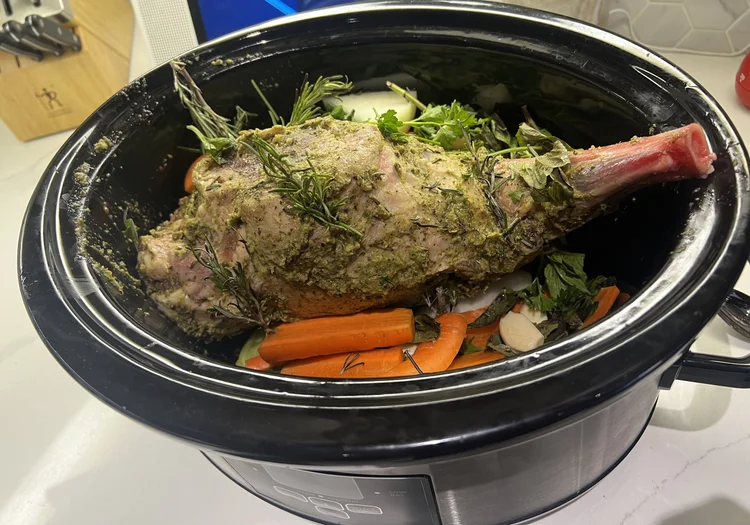 How to Do Leg of Lamb in Slow Cooker: Easy, Tender & Flavorful