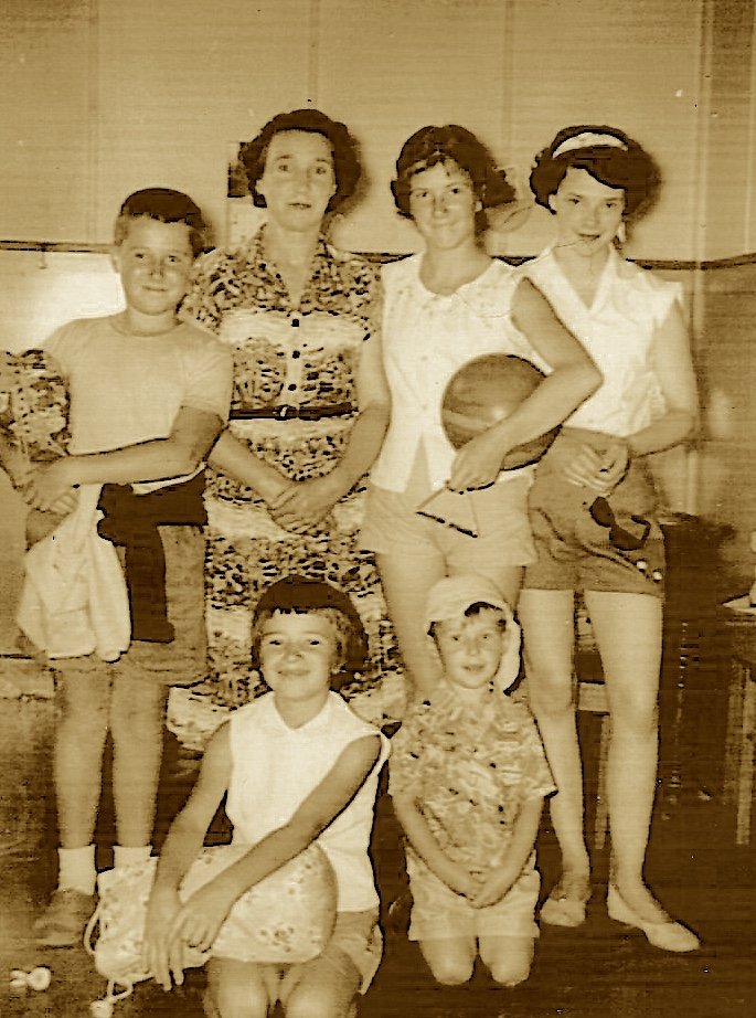2_FamilyPortraitTomlinson.jpg