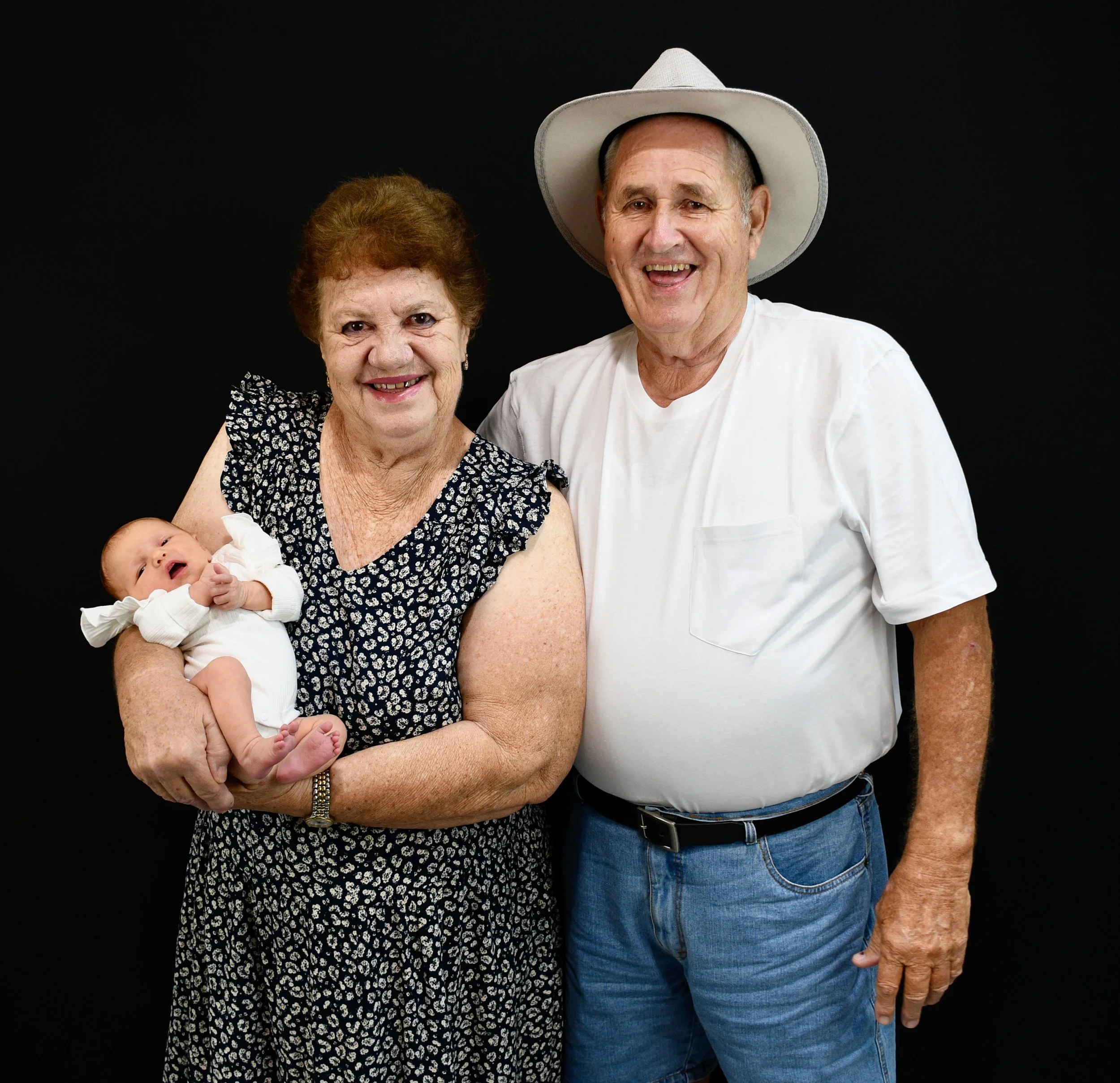3_0 Grandparents w newborn Amaia_March 2023.jpeg