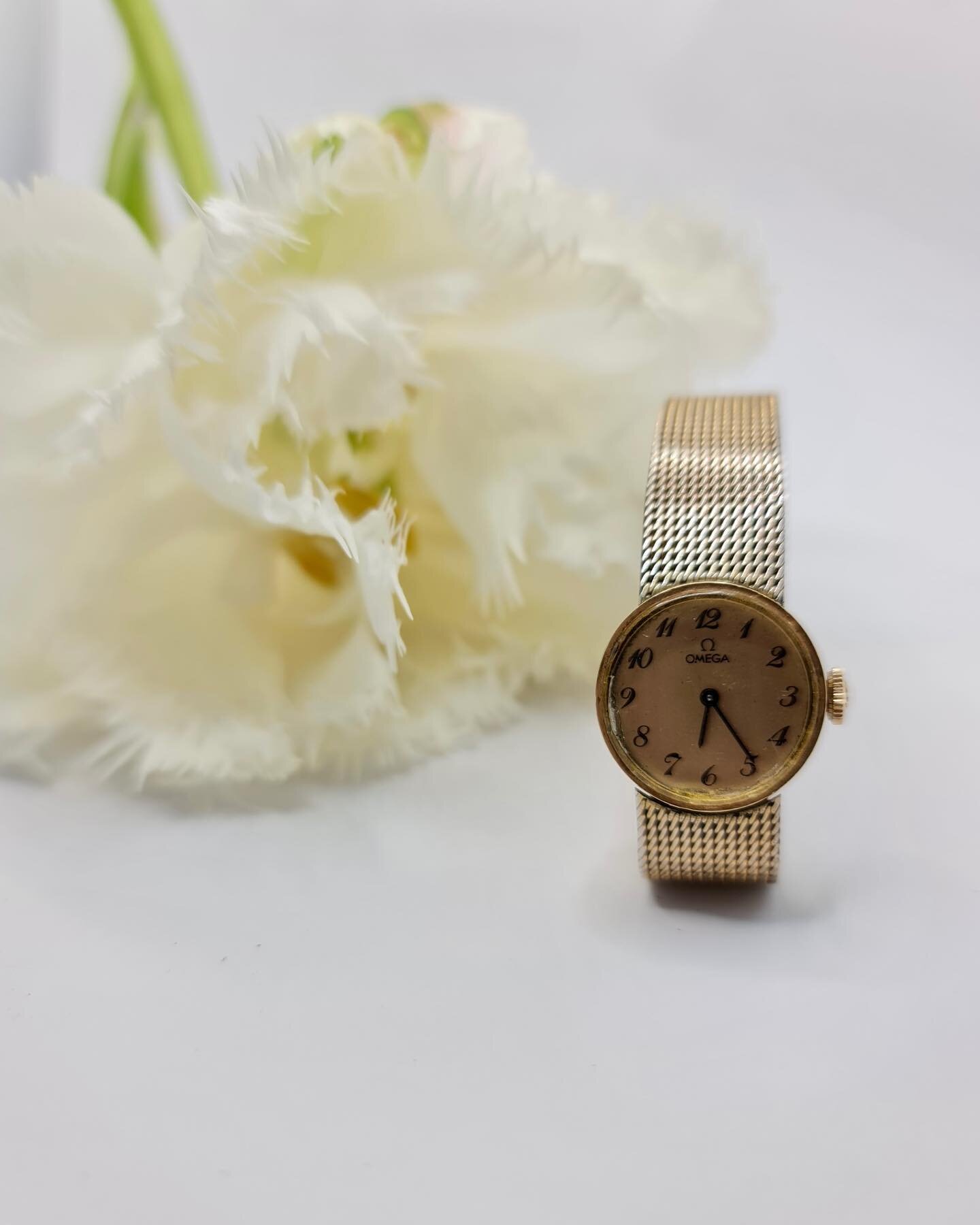 Obsessing over this Omega beauty ✨

Did you know that our team at Gold Vintage HQ has an obsession with vintage watches?  Feel free to DM us with special requests and we will go on the hunt to find you the perfect timepiece 🤍

This stunner will be p