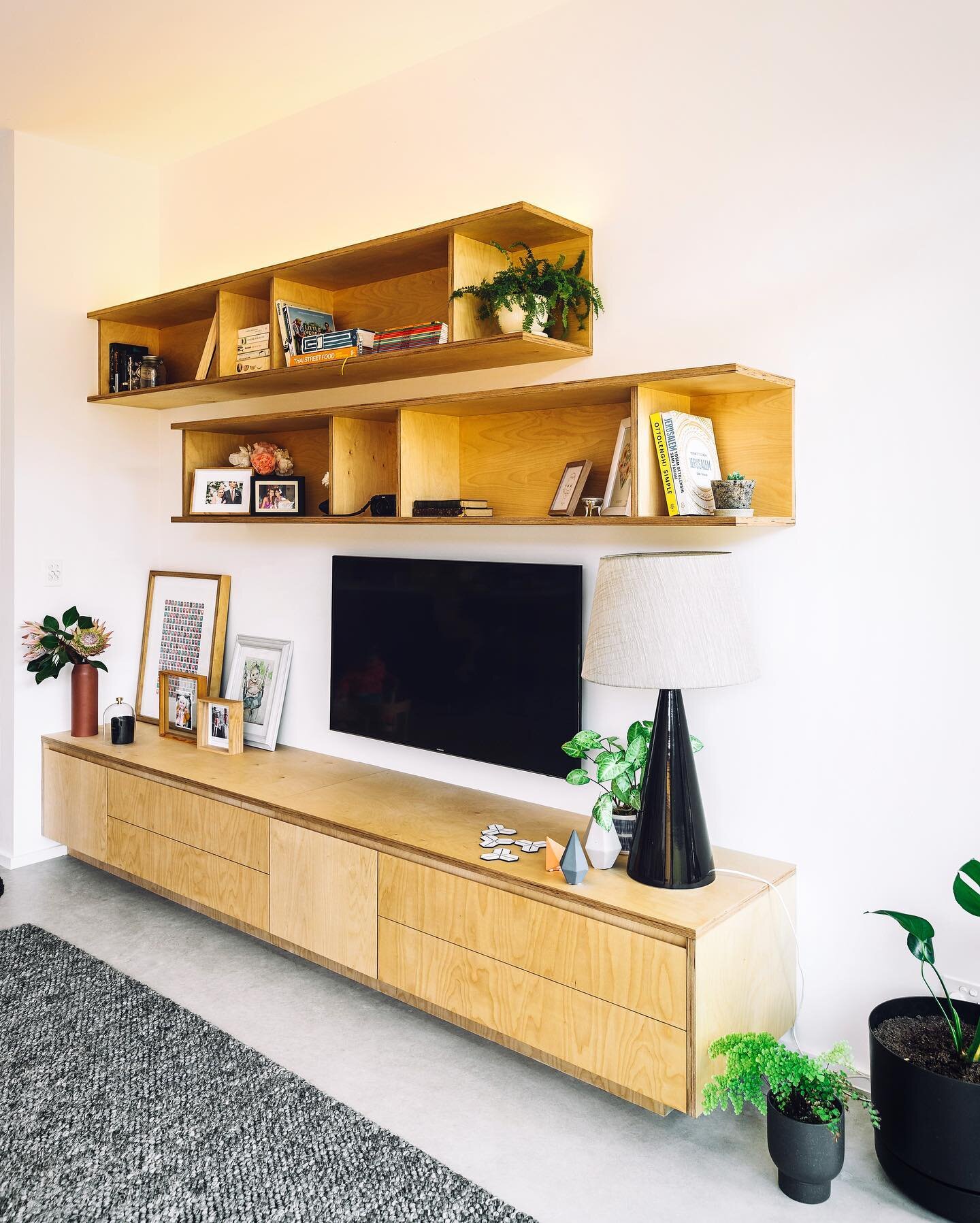 Sleek and functional 👍🏼
.
.
.
#building #construction #architecture #bathroom #renovation