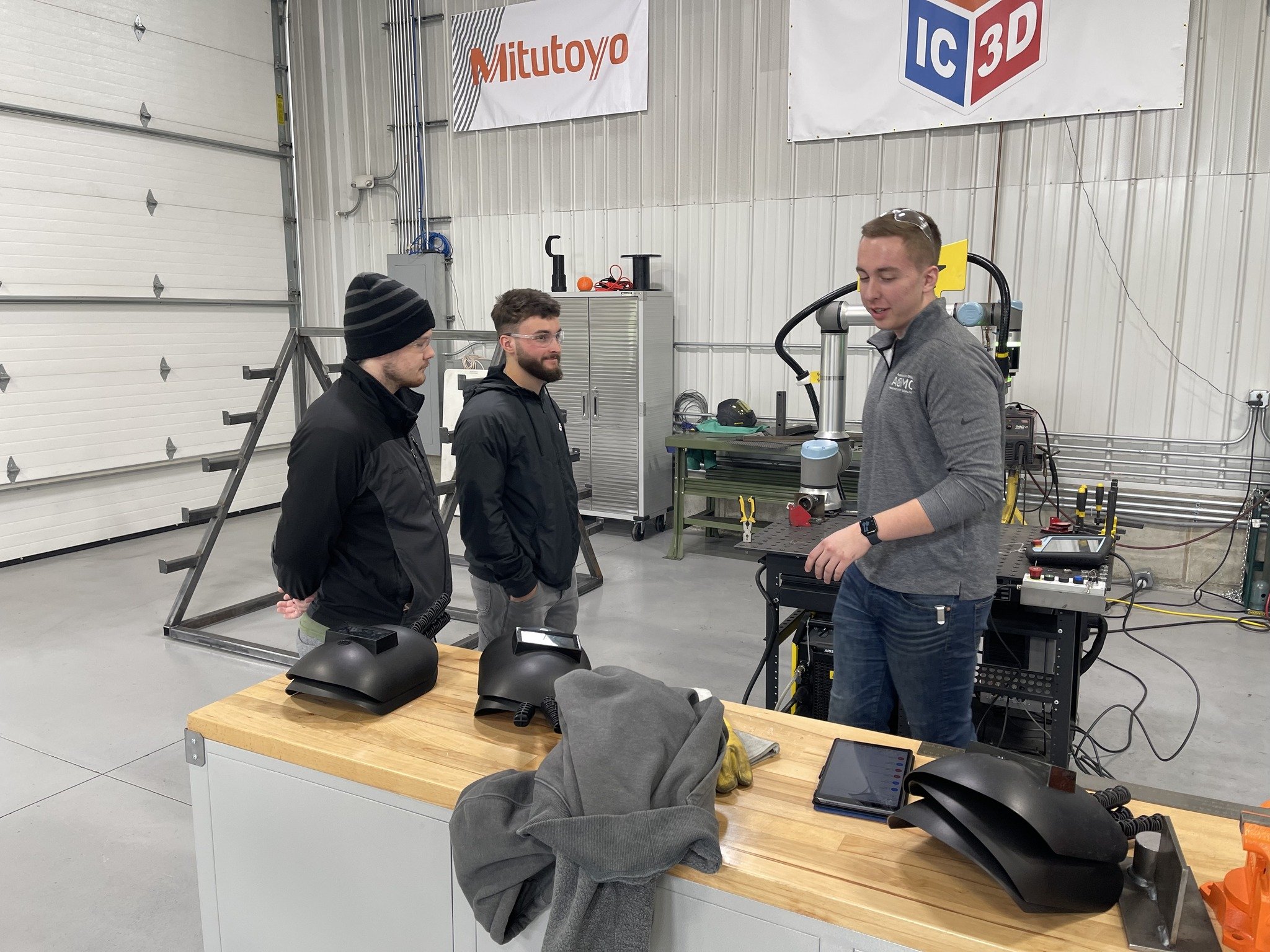 OU's ETM seniors recently visited the Manufacturing Support Center for some hands-on training of our ESAB Cobot welder, Yaskawa Arcworld, and FESTO machine tender. The students were presented a practical challenge that they had to program the robots 