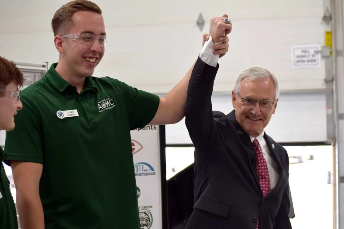 Ohio Lt. Gov. Jim Tressel visits AOMC for WorkOhio tour