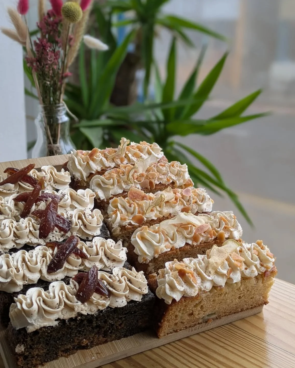 The cakes are feeling autumnal 🍂 
 
Apple &amp; Almond // Coffee &amp; Date