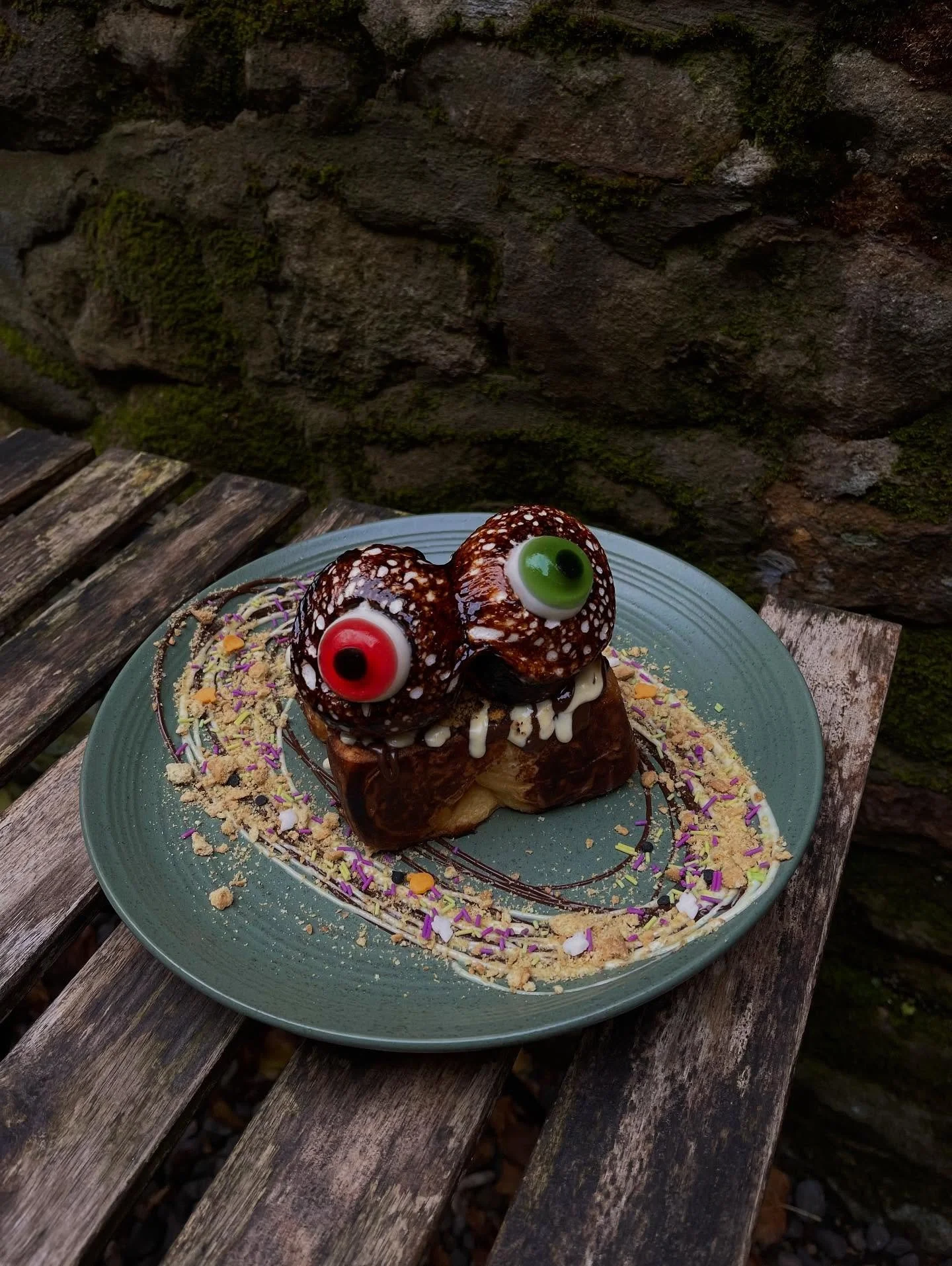 🕷️ Spooky Scary Smores French Toast 🕷️ 

Happy Halloween!

Soaked brioche, milk + white chocolate, crushed biscuit, torched marshmallows with Halloween sweeties. Available all weekend!