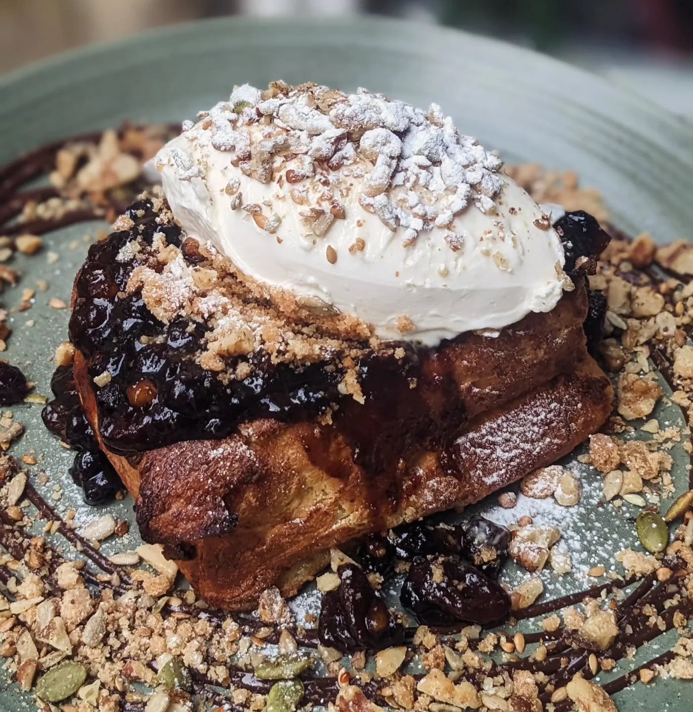 Don't miss out on our special Mince Pie French Toast 🌟

Mince Pie filling, brandy mascarpone &amp; chocolate drizzle with toasted walnuts and seeds 😋