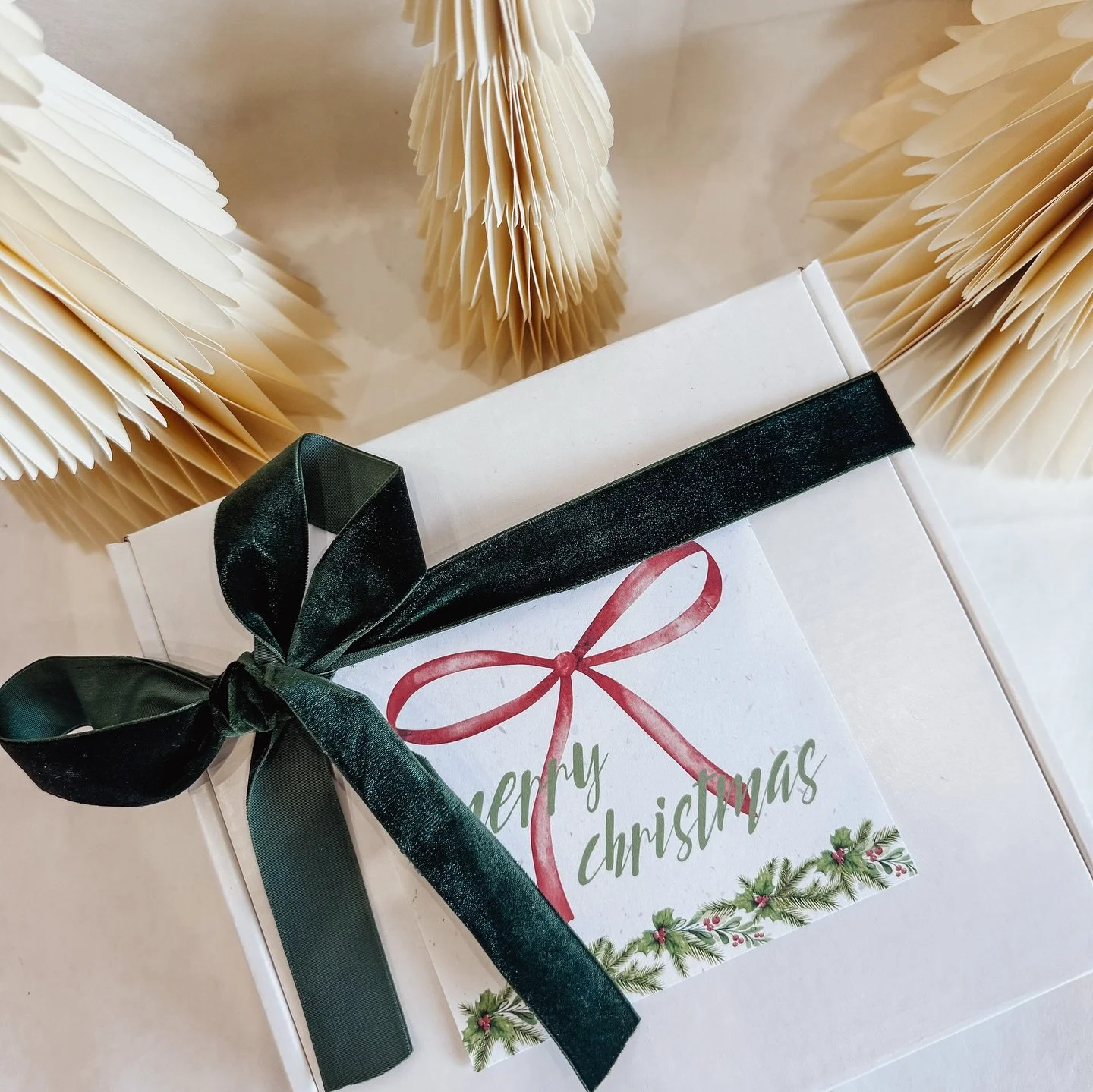 holiday gift boxes 🌲 the perfect gift for anyone on your list. 
2 choices - one for the holiday scent lovers &amp; one for the luxury line lovers ✨ 
What you get: a 6.5oz luxe soy wooden wick candle, a room &amp; linen mist in a limited edition bott