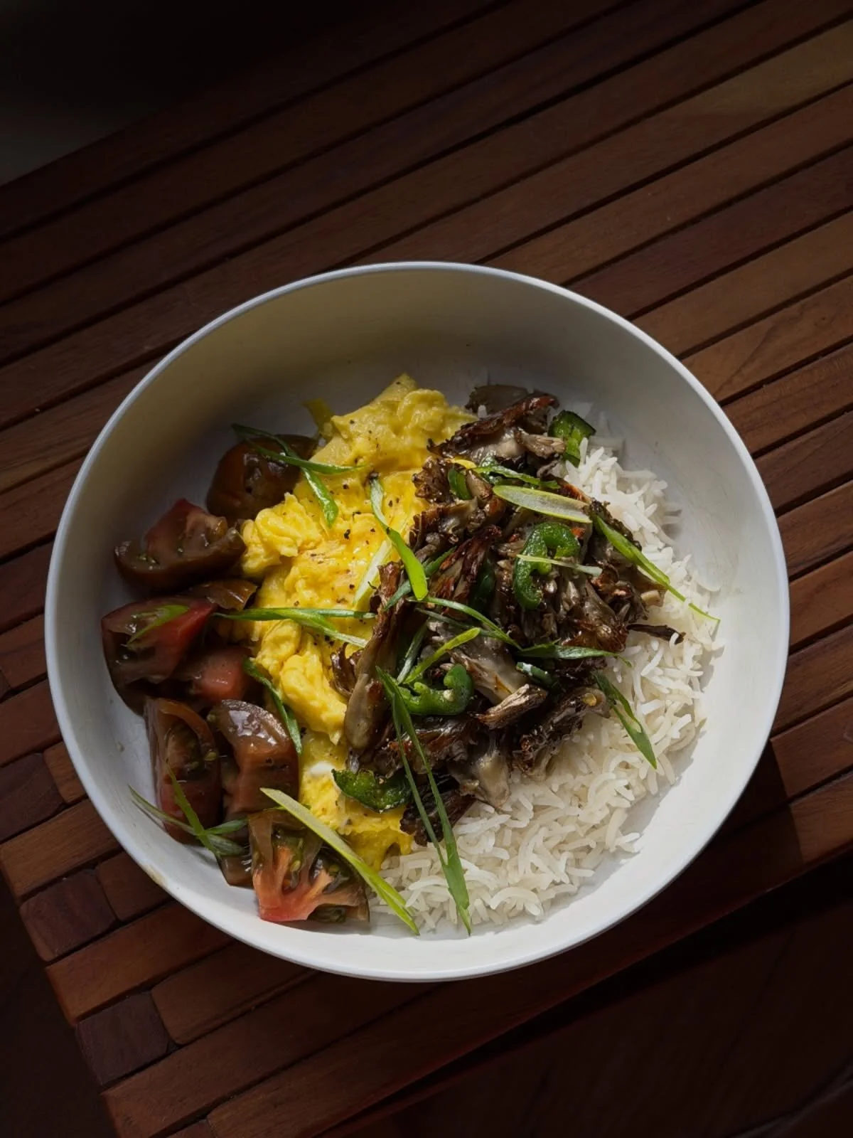 my breakfast was yum 🤞🏽 

basmati rice, maitakke, Iberiko tomato, jalape&ntilde;o, scallion