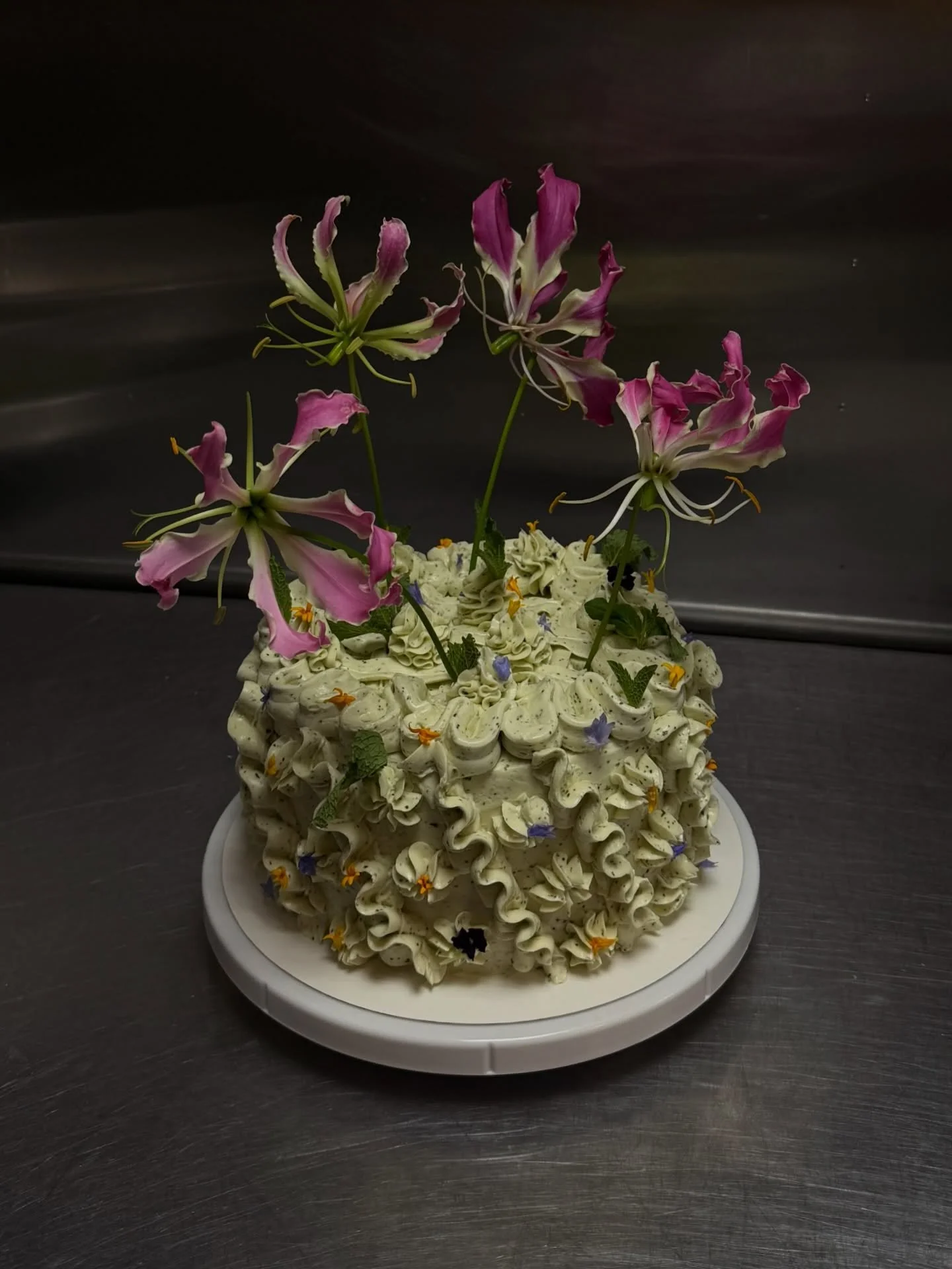 ORLA OONA CAKE- O-RAMA 

CHOCO CAKE 
ALMOND PASTRY CREAM 
CRUSHED OREO 
MINT BUTTERCREAM

@tessyummies baked off some yummy chocolate cake and made perfect mint buttercream and @camillemjetta bought some oreos and I did a little cake construction + d