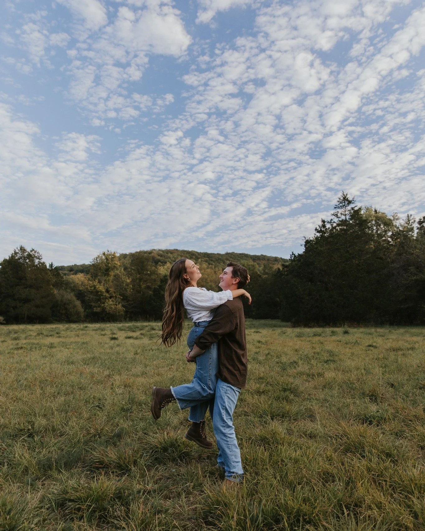 Mountain vibes in MO | Hannah & Andrew 
.
#engagement #engaged #mountains #missouriwedding #stlwedding #stlweddingphotographer #canonr6