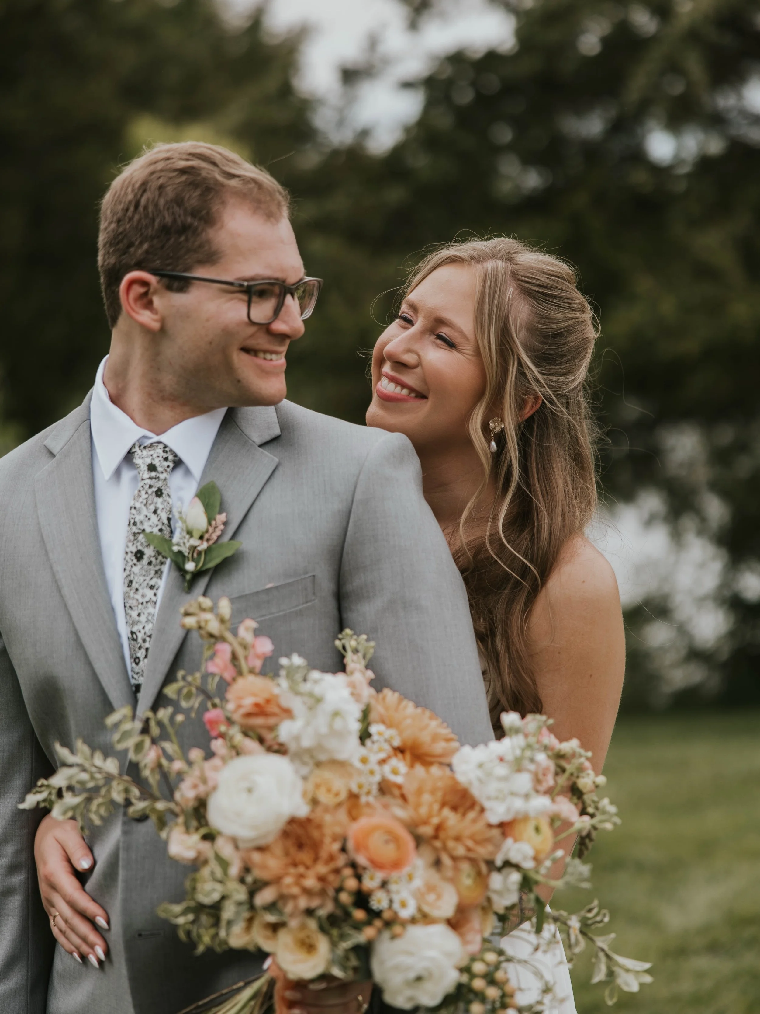 Kellyne + Jimmy💍 // venue: @chandlerhillvineyards 
.
#wedding #weddingphotographer #missouriweddingphotographer #vineyardwedding #missouriwedding
