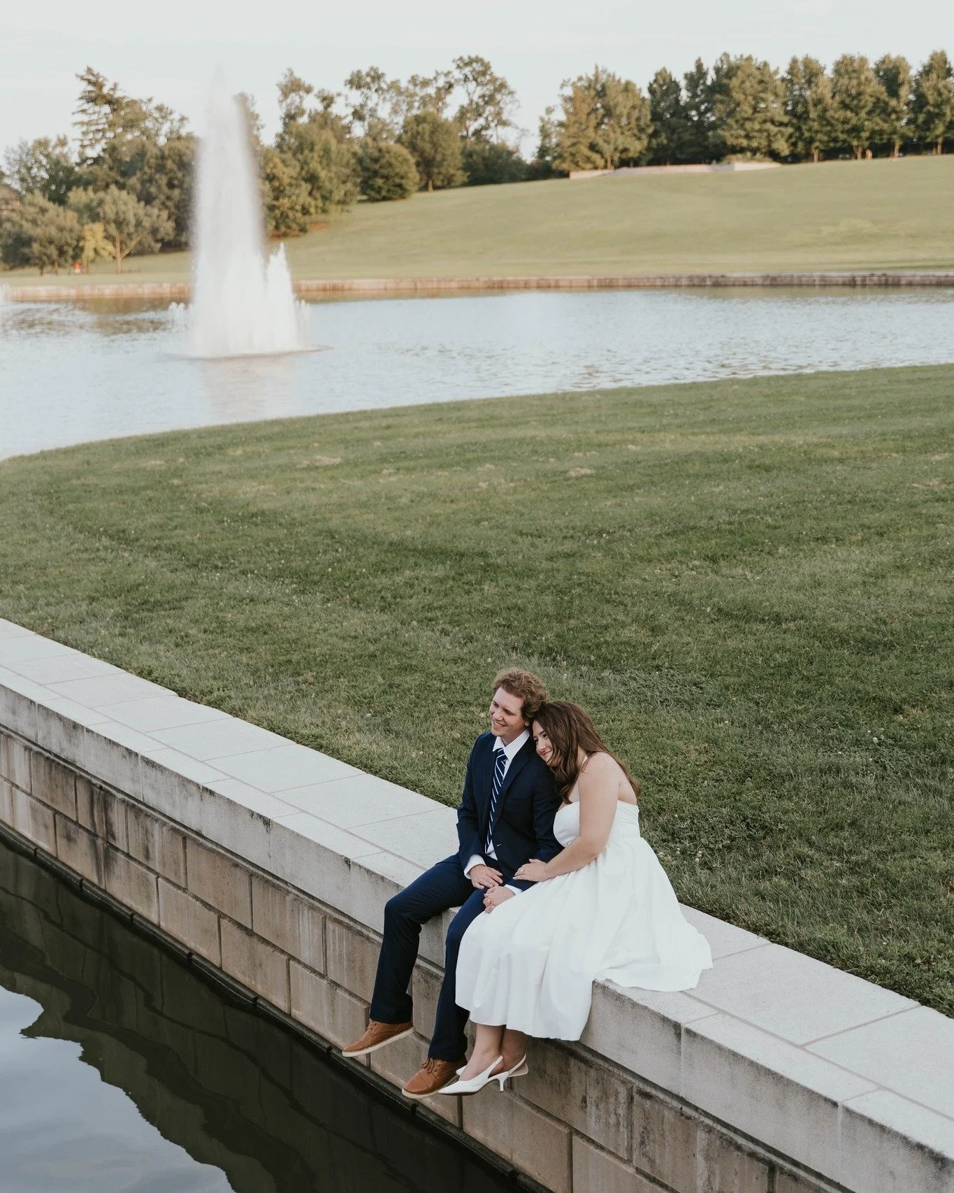 First look at Olivia and Andrew's Art Hill engagement shoot💍
.
#stlouisweddingphotographer #engagementphotos #stlouiswedding #portraits #missouriwedding