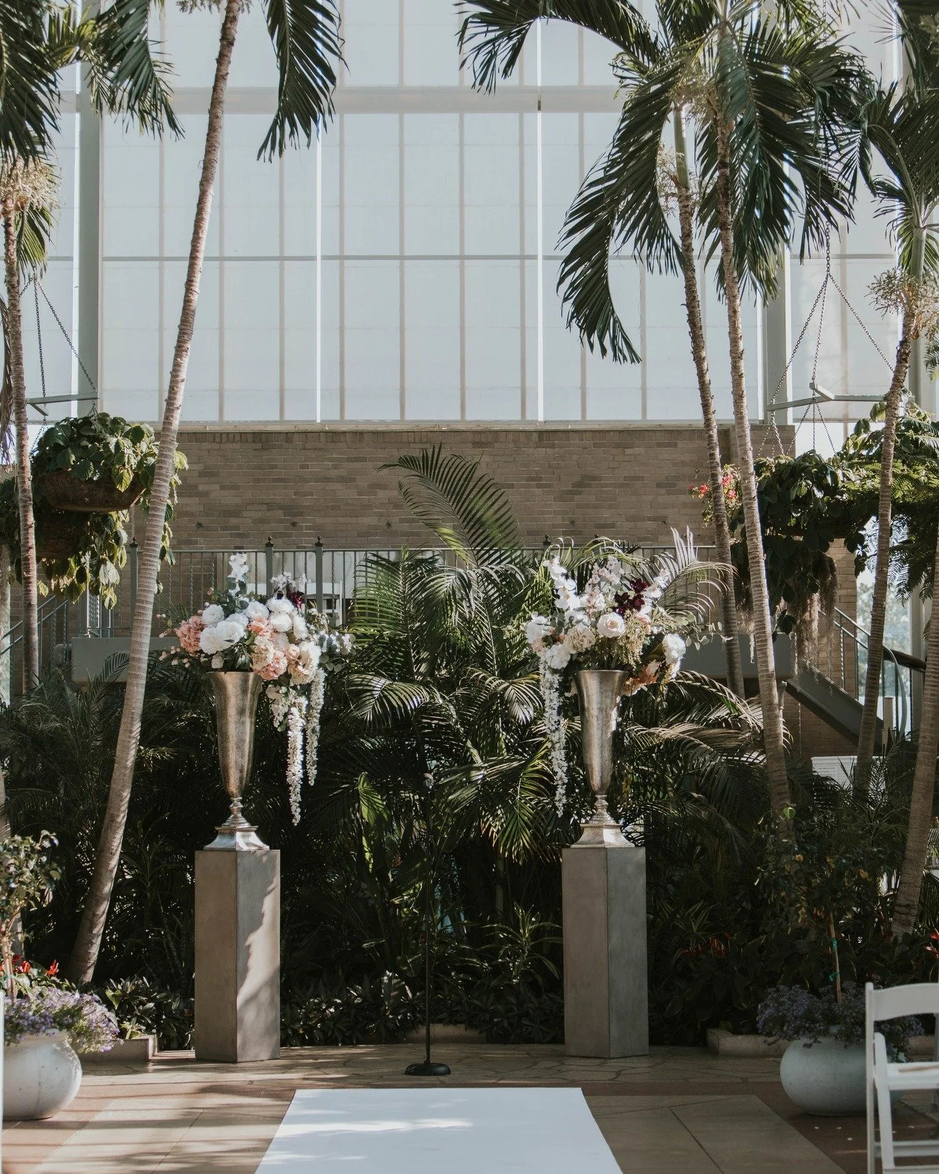 Always love a Jewel Box ceremony!
.
#stlouiswedding #stlouisweddingphotographer #jewelboxstl #missouriwedding #missouriweddingphotographer @completeweddingstl The Jewel Box St. Louis The Jewel Box St Louis wedding Forest park wedding the Jewel Box in