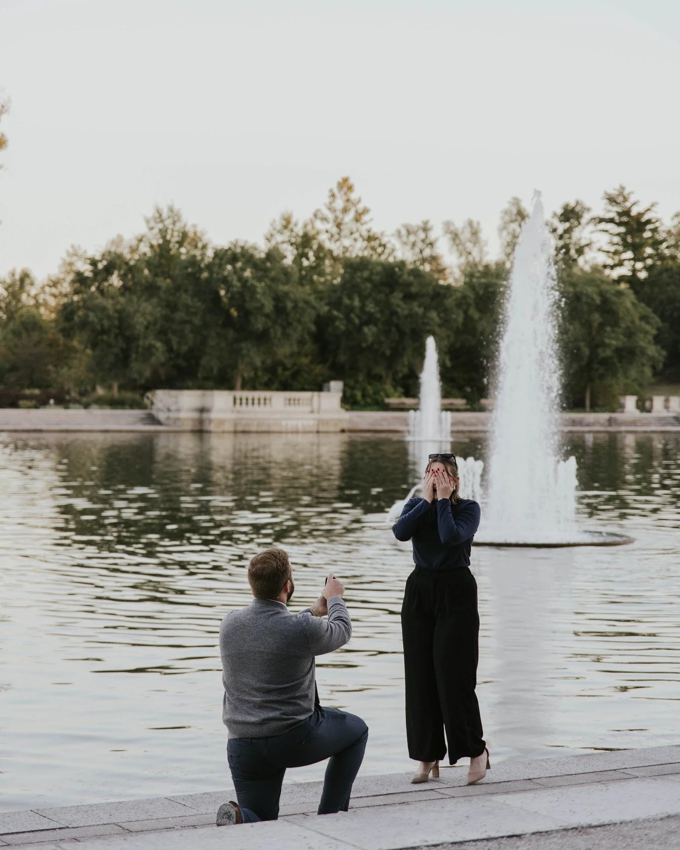 The easiest &ldquo;YES&rdquo; to capture. 💍🤍 || Tyler &amp; Emily
.
#engagement #weddingphotographer #stlouiswedding #proposal #engagementphotos