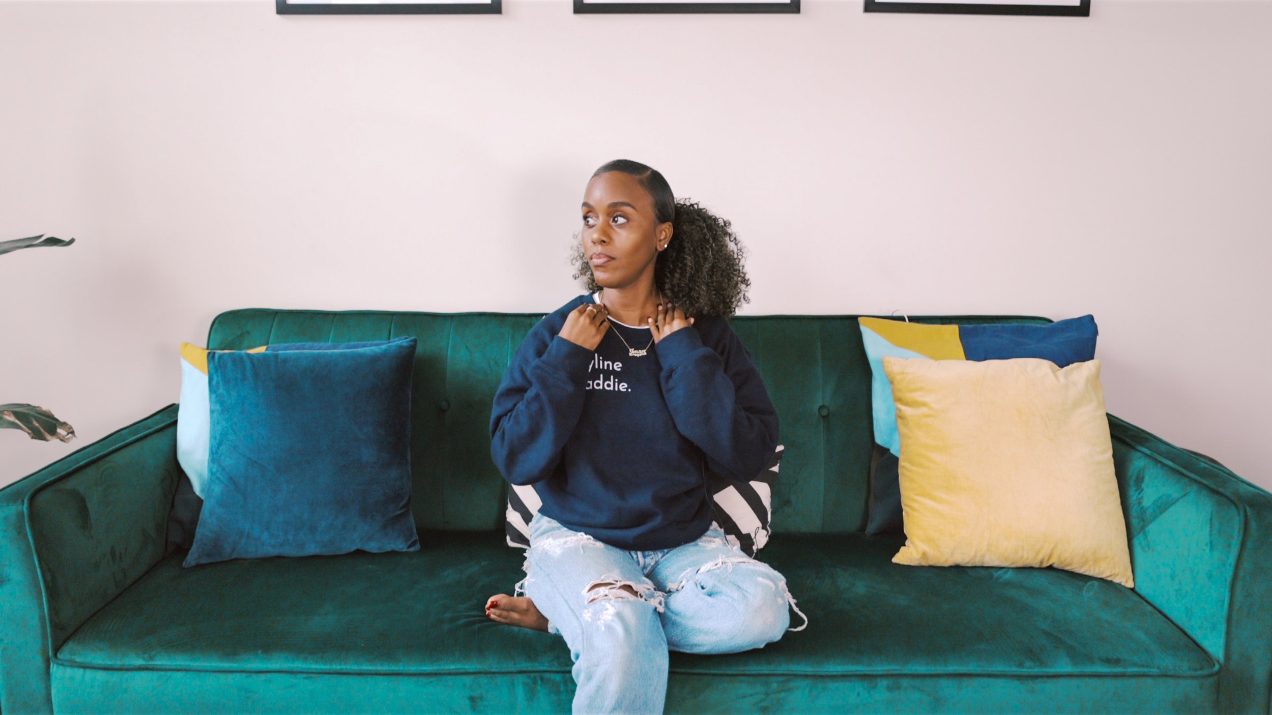 byline baddie crewneck