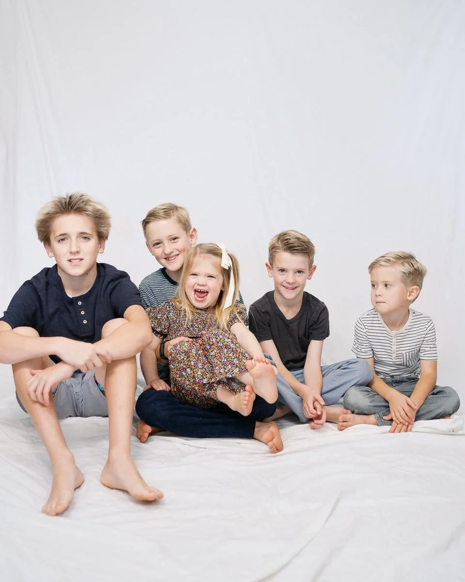 Tested out a studio-inspired setup and I&rsquo;m kind of surprised by how good the lighting turned out 😭 In another life, I&rsquo;d have a little backyard studio to play with light and create fun setups all day, florals, colors, patterns, all of it!