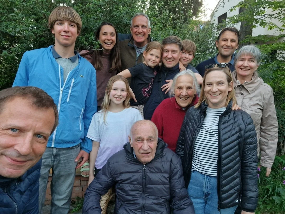 A short but sweet few days visiting family in Germany 🥰 Lucked out with stellar weather and a special time spent together.