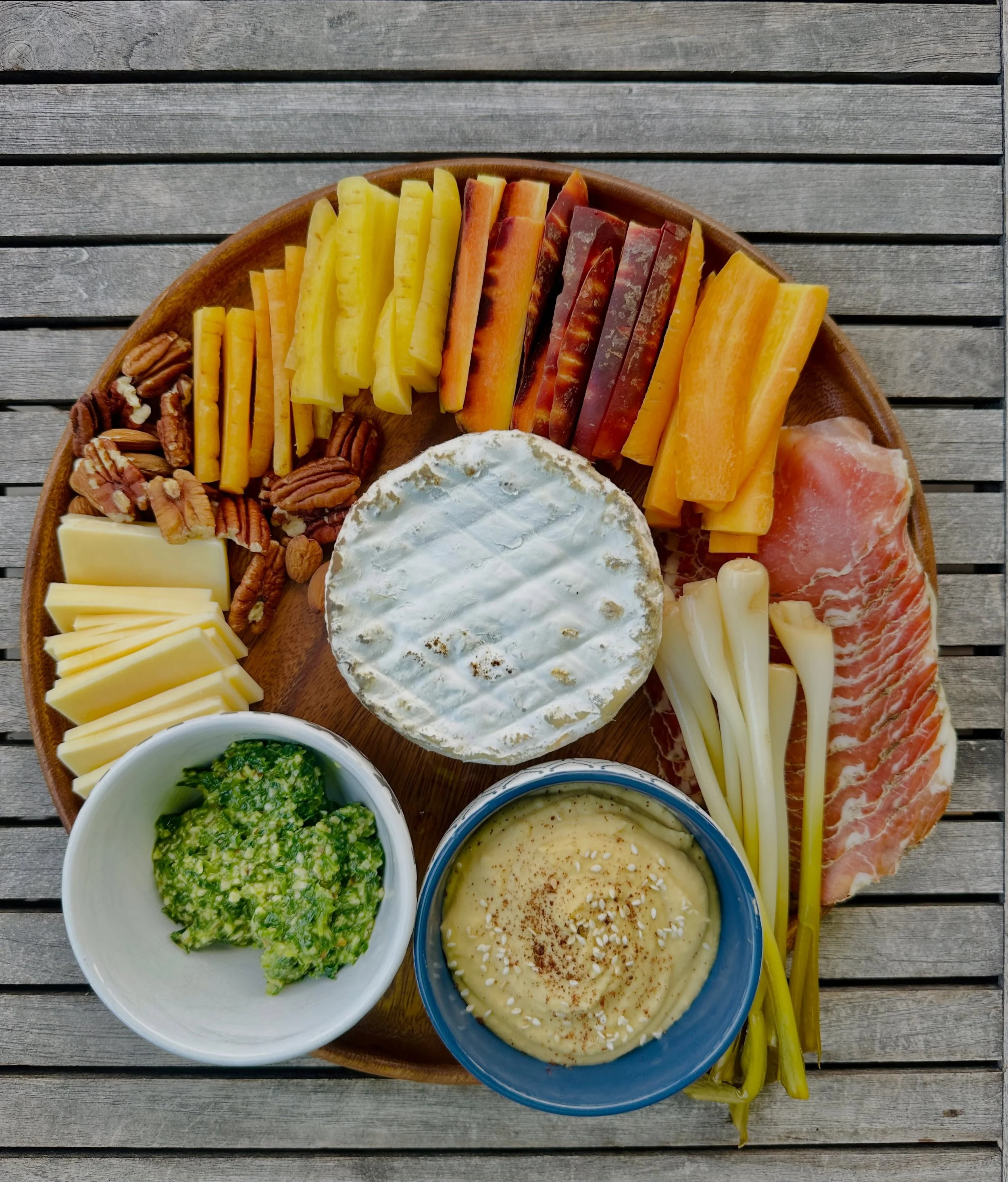 What&rsquo;s been cooking?? 

Literally (cooking inspo for those searching) 
〰️ Charcuterie board featuring foraged ramps, ramp pesto, local carrots, homemade hummus, and homemade sourdough discard crackers 
〰️ Pickled foraged ramps 
〰️ Homemade past