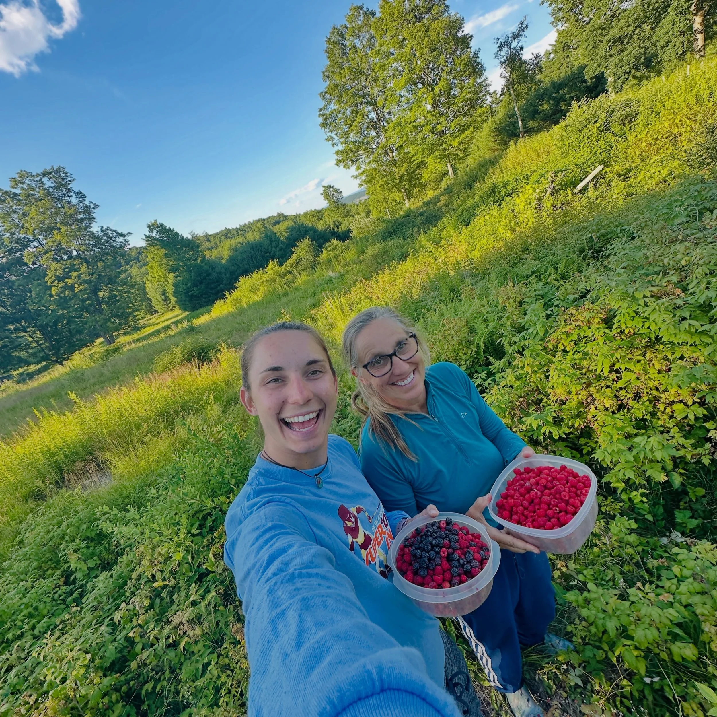 Living my berry best life ! Living off of raspberries has been the dream the past few days, plus lots of hours spent on the bike, and training outside again in all modes! 

#raspberry #berryseason