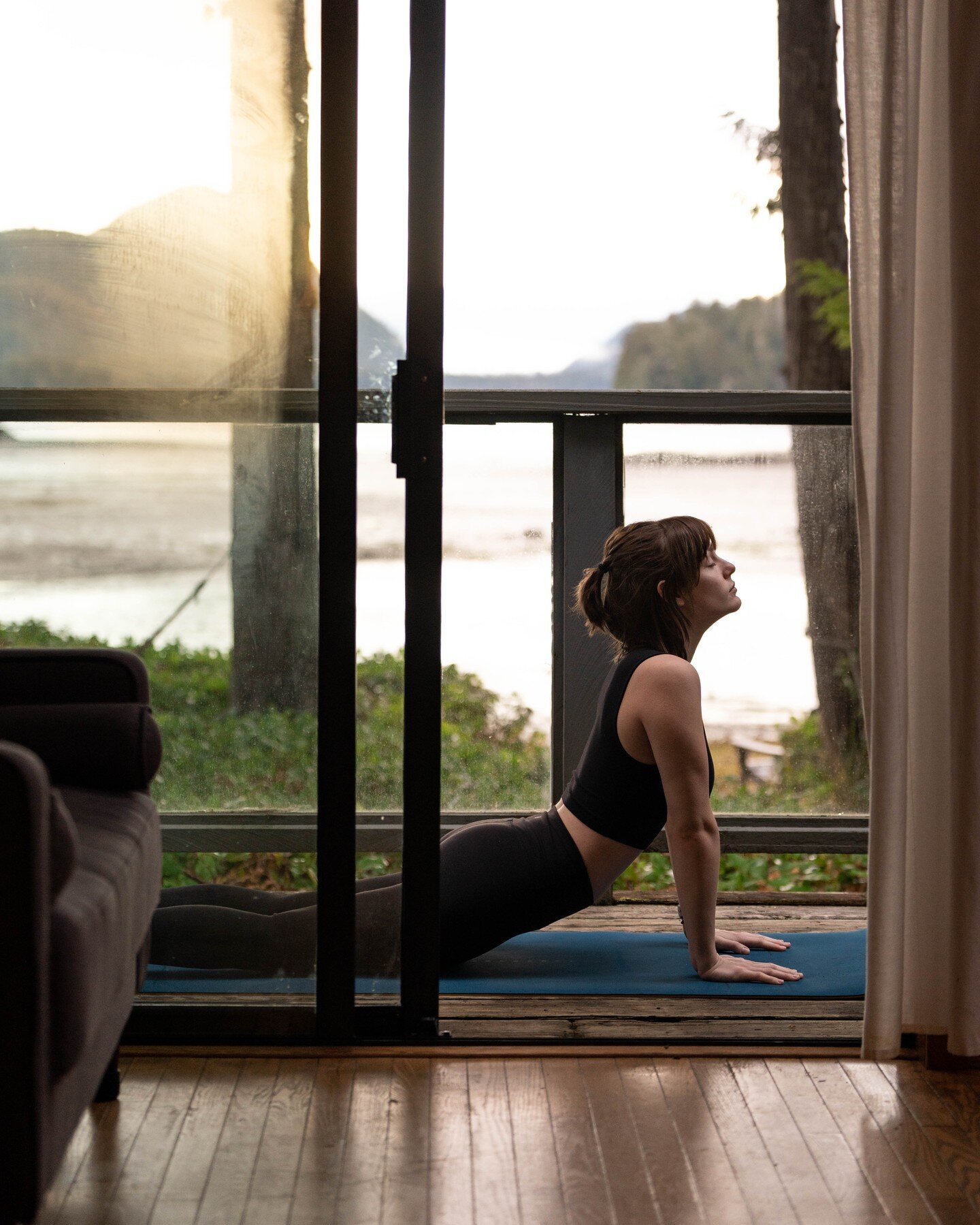 Breathe in that Friday feeling...

The cabin comes complete with all your home comforts, including yoga mats, so you can continue your practice anytime you like.

What's important for you when you travel?

📸 @fossfocus 

#selfcare #yoga #stretch #st