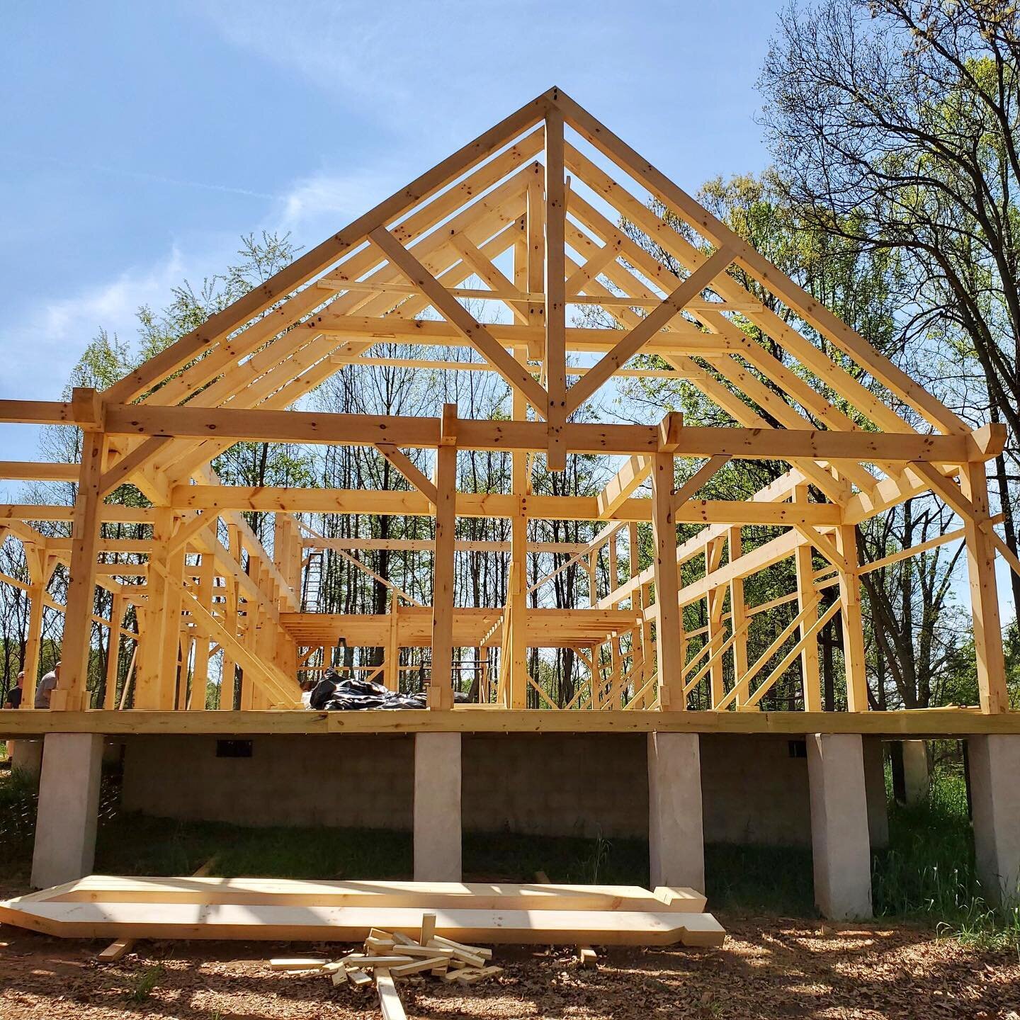 Another day and more progress being made on this timber frame home in NC. We set timber frame trusses today. This house is coming along! #timberframe #timberframeconstruction #timberframehomes #loghomes #loghome #engineeredlogs