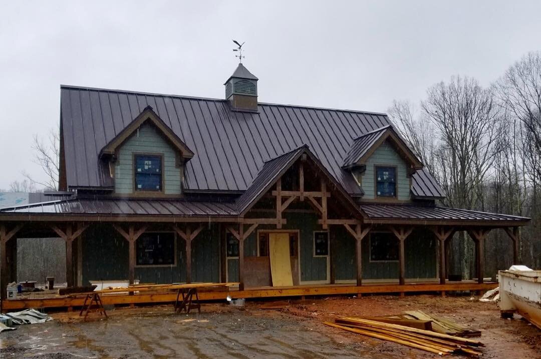It&rsquo;s been a wet winter, but this timberframe is coming along! .
.
.
#loghome #timberframe #engineeredlogs #engineeredtimber #sloansmillloghomes