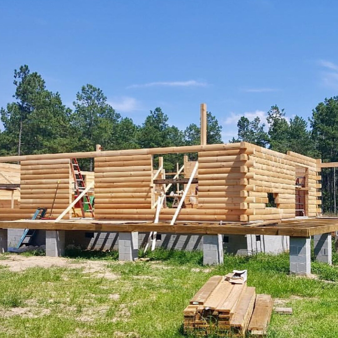 It&rsquo;s always exciting to watch a log home progressing into someone&rsquo;s dream home! #loghome #loghomes #customloghomes #timberframe #logandtimberframe #engineeredlogs