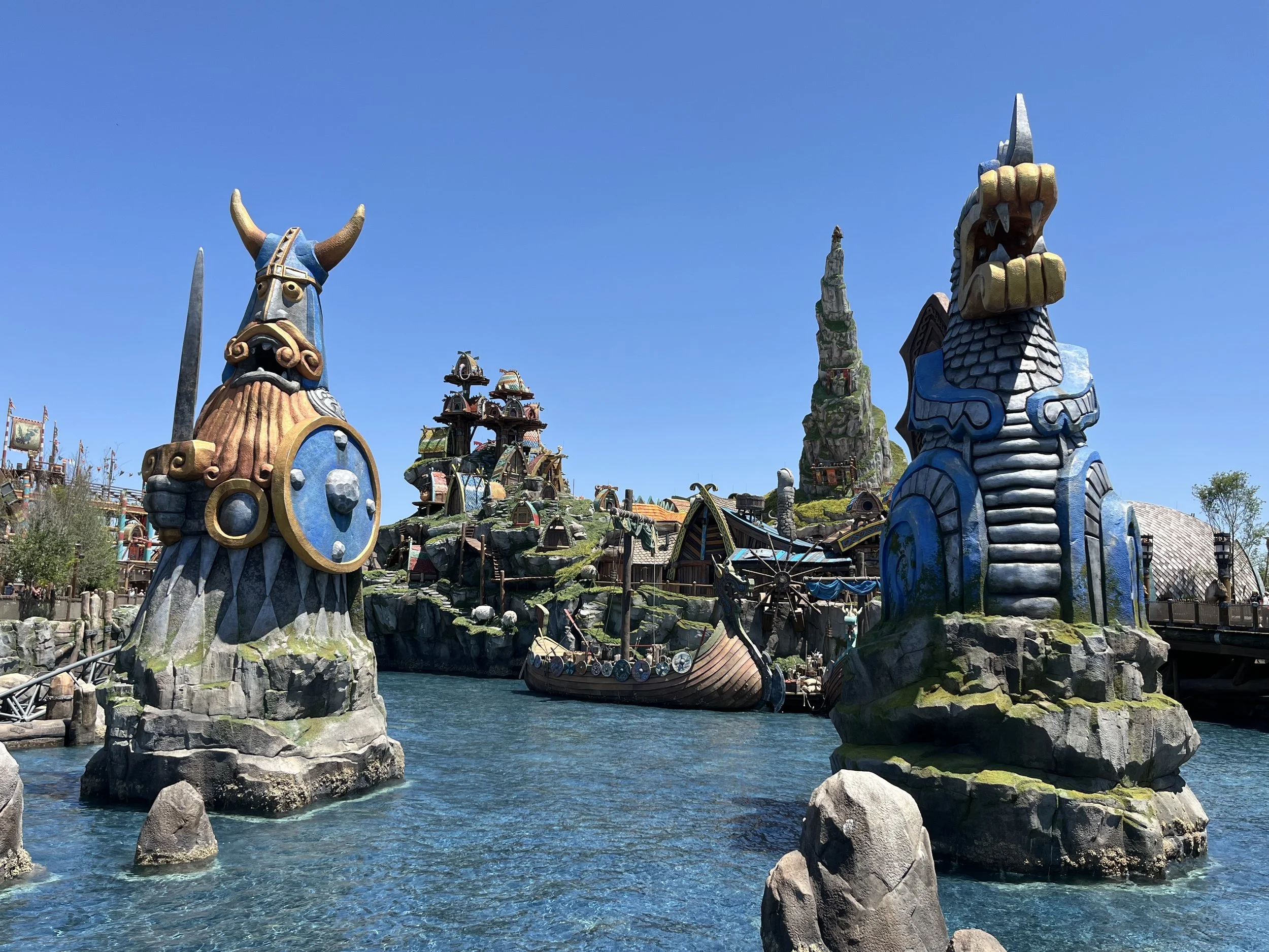 Mainland Retail (How to Treat Your Dragon / Viking Traders) - Land Entrance View 01 - Isle of Berk at Universal's Epic Universe