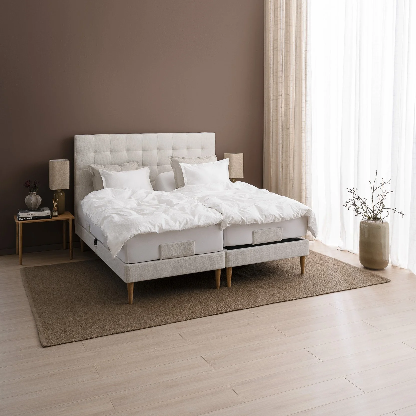 TEMPUR_Move_Lifestyle_Ivory_HBCushion_Anglehigh-2500px_1.jpg