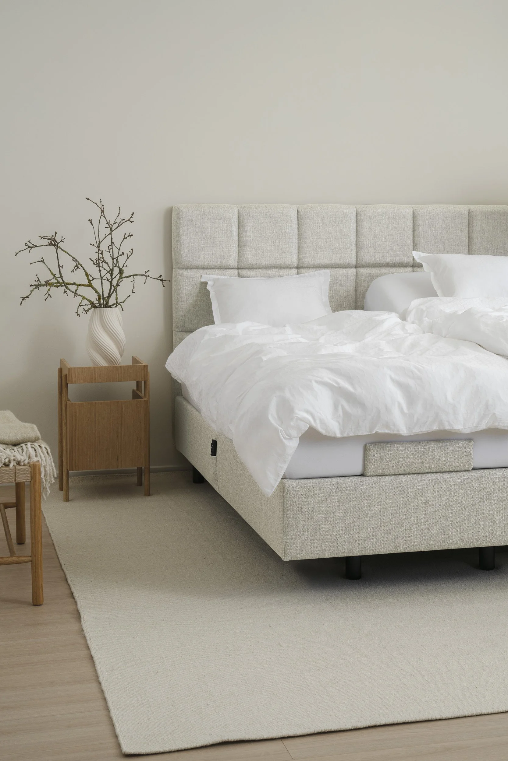 TEMPUR_BoxsprAdj_SideDetail_Ivory_HBCheck-2500px.jpg
