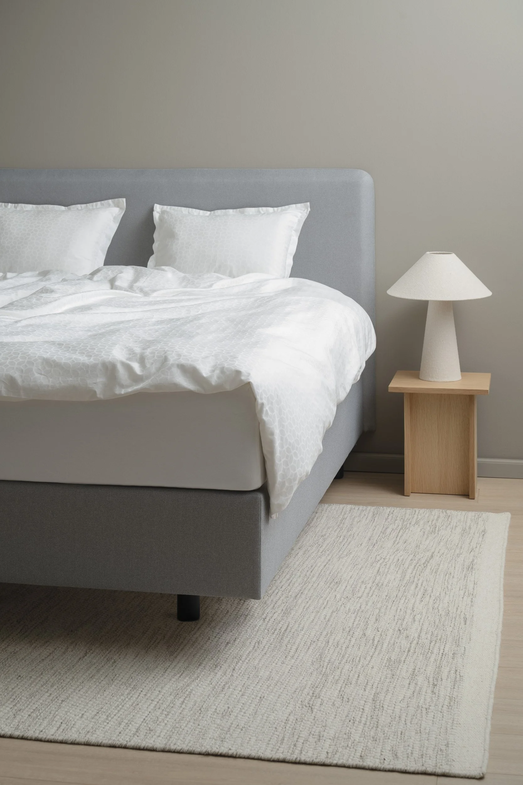 TEMPUR_BoxsprSta_SideDetail_AshGrey_HBForm-2500px.jpg
