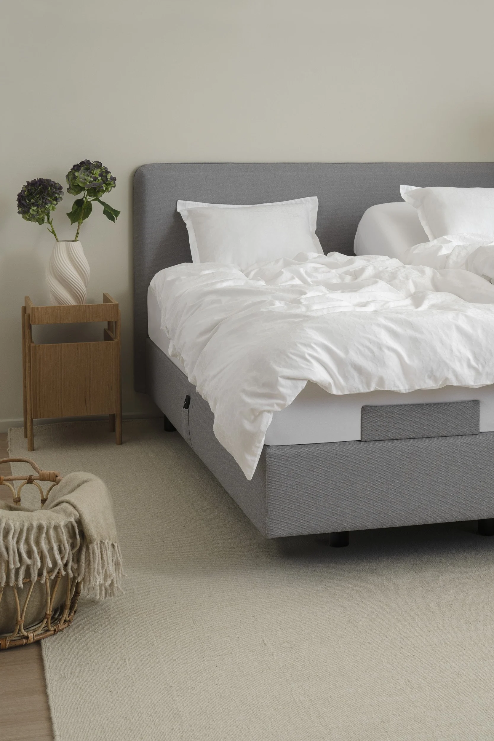 TEMPUR_BoxsprAdj_Sidedetail_AshGrey_HBForm-2500px.jpg