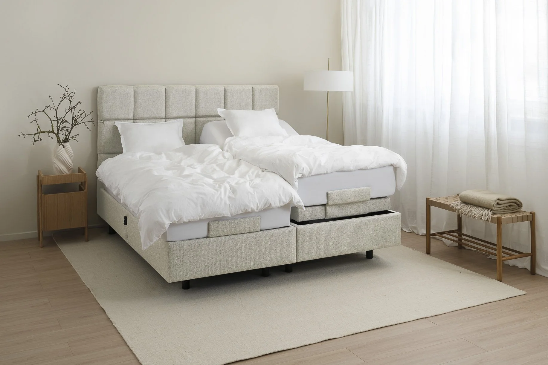 TEMPUR_BoxsprAdj_Lifestyle_Ivory_HBCheck_Anglewide-2500px_1.jpg