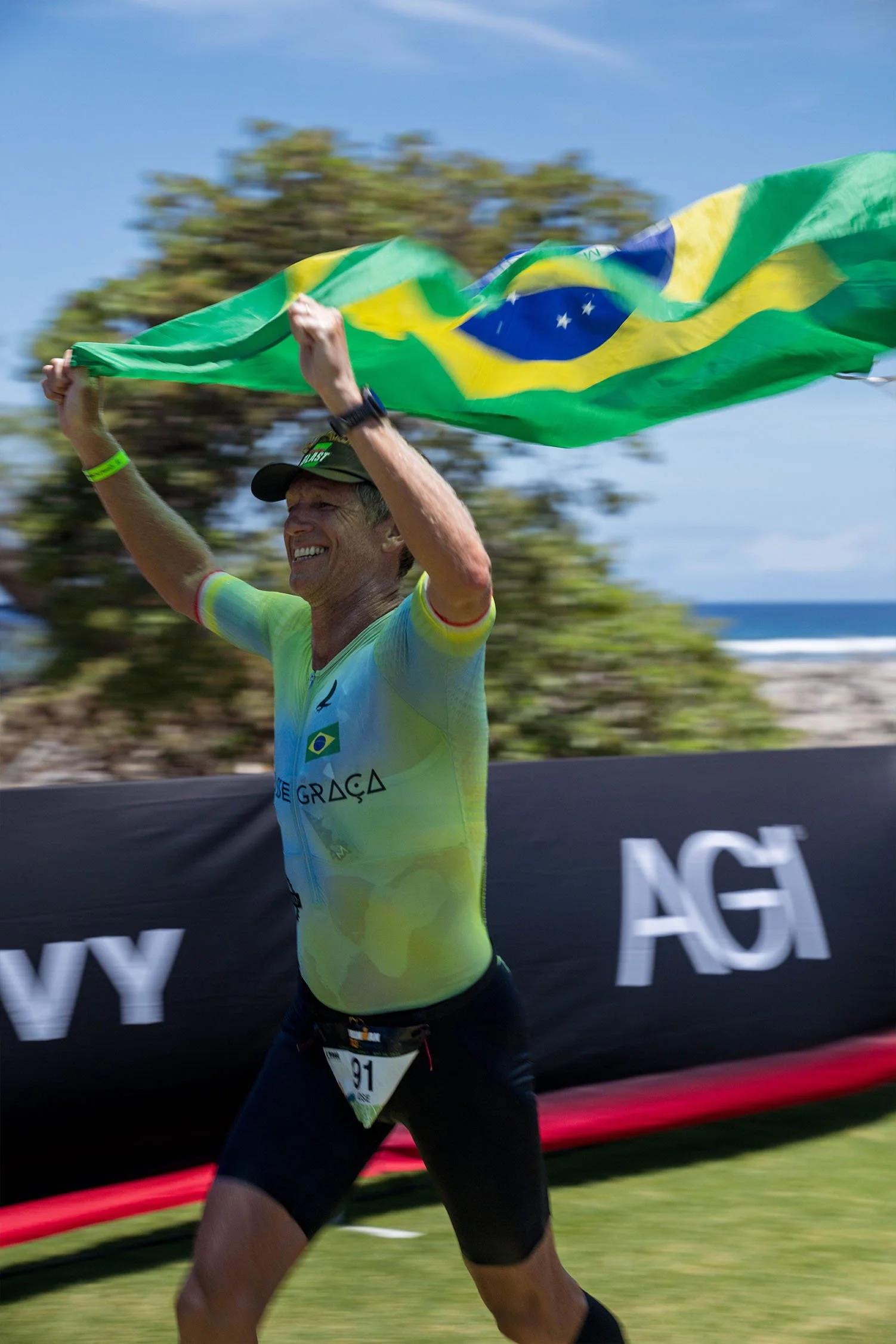 IronmanBrazilinHawaiifinishNicoleNason8.jpg