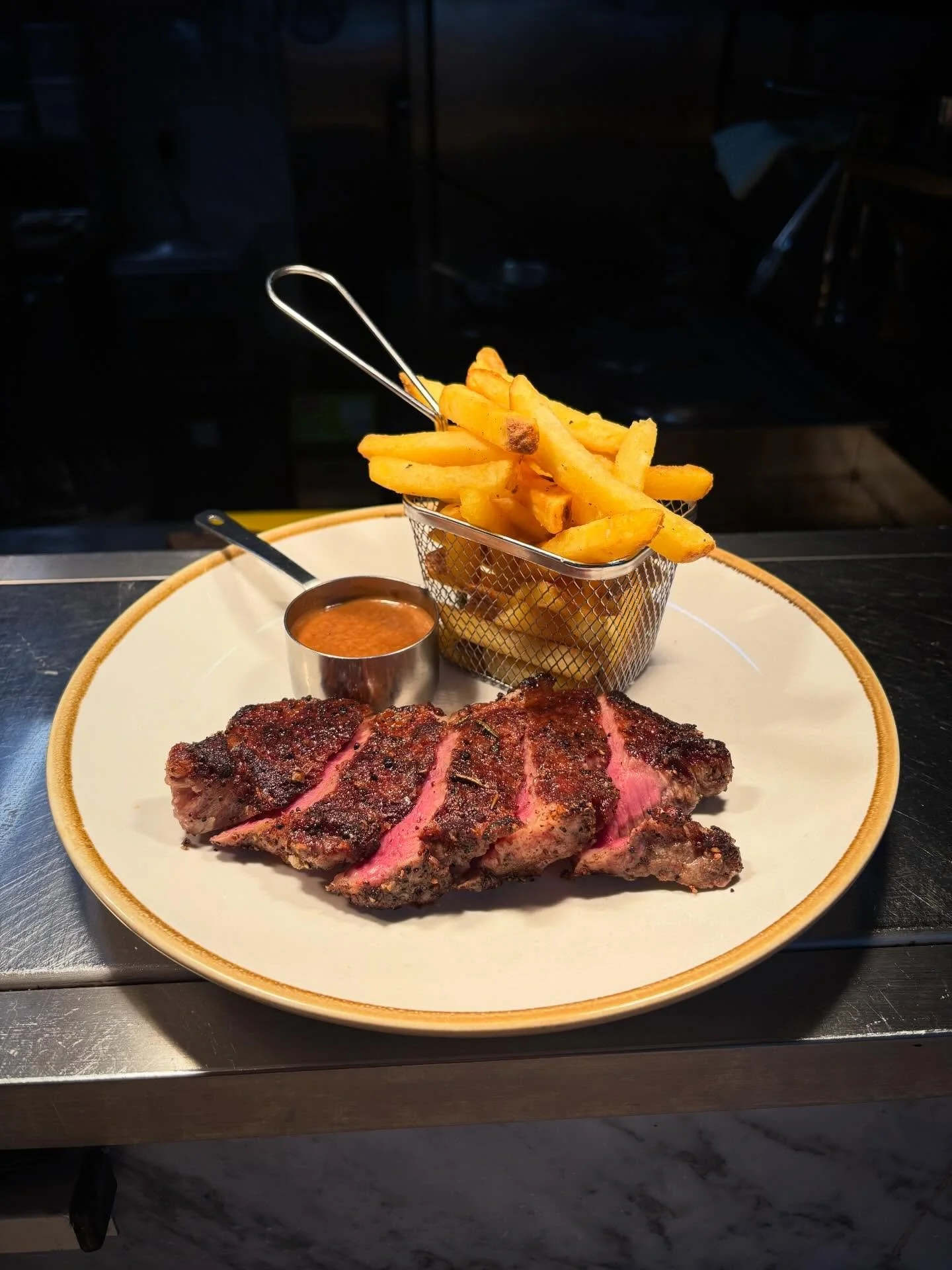 🥩 The Wee Paree Steak Deal is here 🥩 

Two 8oz Sirloin Steaks for &pound;40 ~ comes with frites &amp; a choice of chimichurri, garlic butter, peppercorn or Roquefort sauce 

✨ Monday to Wednesday after 5pm, booking required ✨

Book online and quote