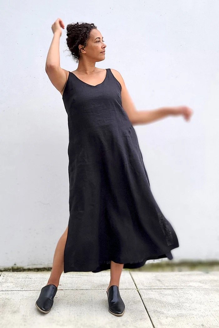 WEBV2BLACK9BLURRY_cd574475-34ef-4d67-9c7f-a5e0a1492ae6_700x1049_crop_center.jpeg