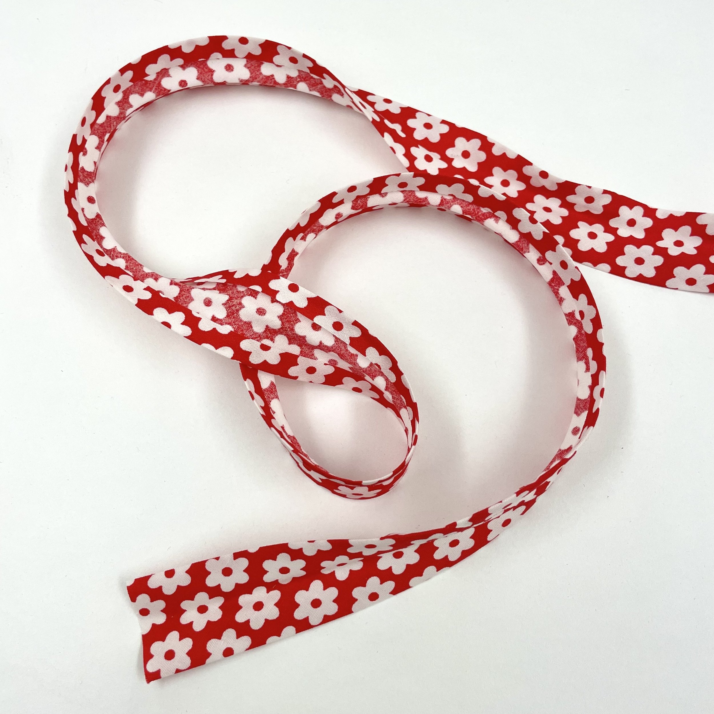 Hey Sew Sister - 25mm Cotton Bias Binding - Daisy Print Red.jpeg