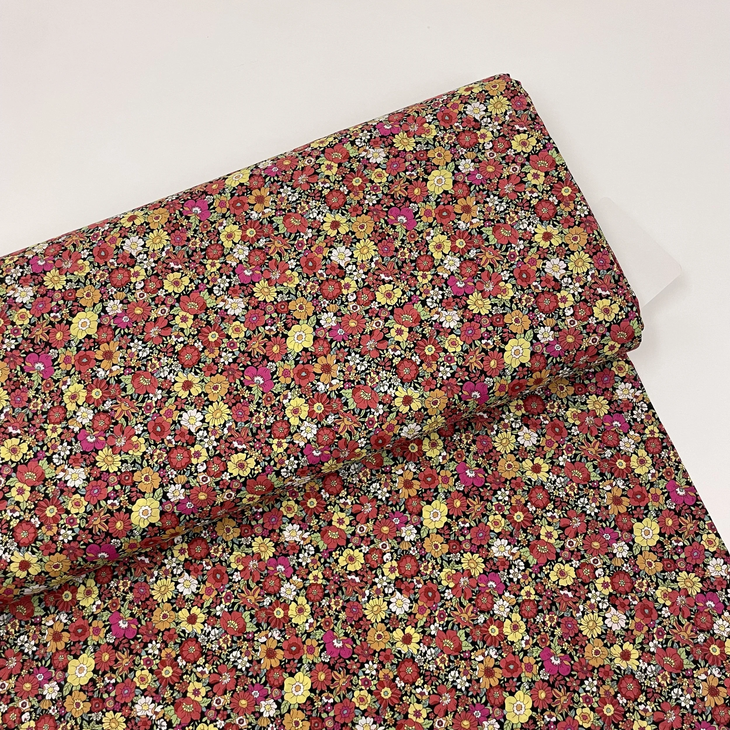 Kokka - Flo - Cotton Lawn - Fuchsia on Black