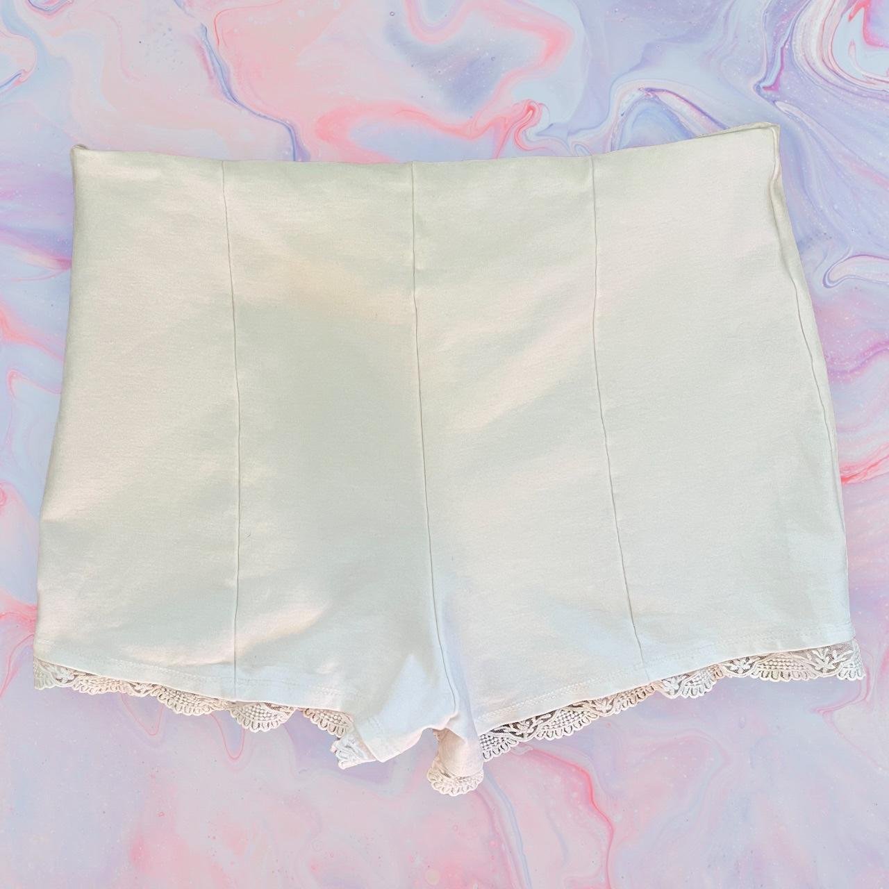 whiteshorts2.jpg