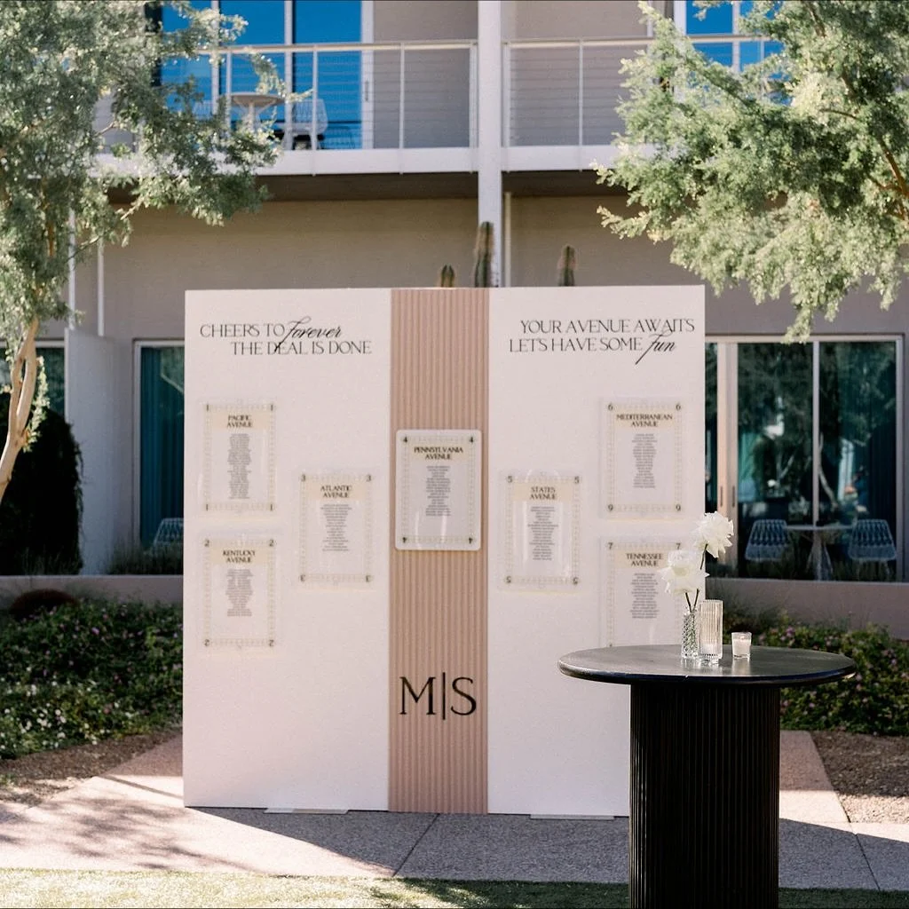 Monopoly DEAL!! Have you played the game? 

Their planner Kris, found a perfect way to honor their love story and what connects them by taking inspiration from their favorite game! As soon as I got the call about the theme, I fell in love with the en